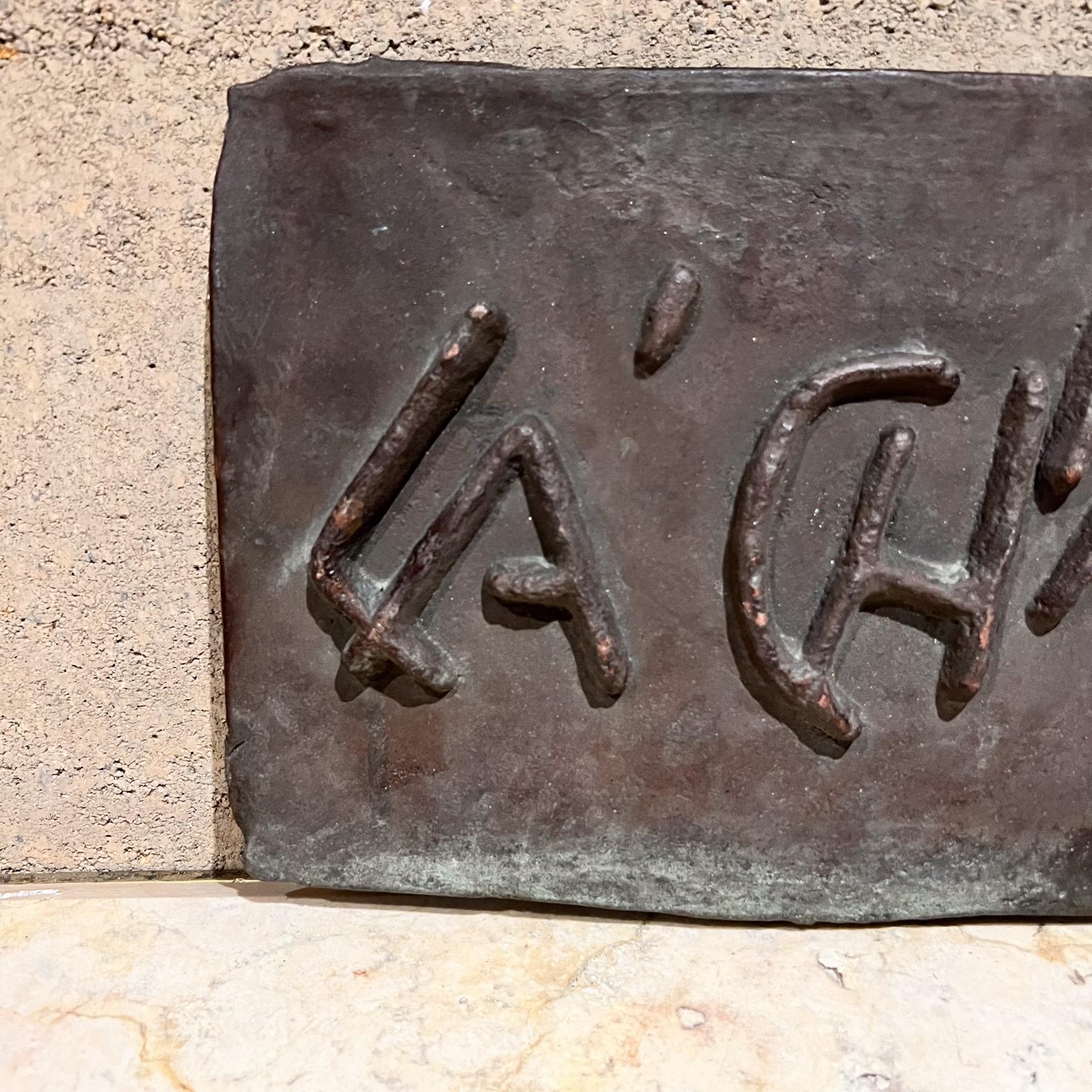 Fine XX secolo Scultura da parete in bronzo pesante degli anni '80 L'Chaim in vendita