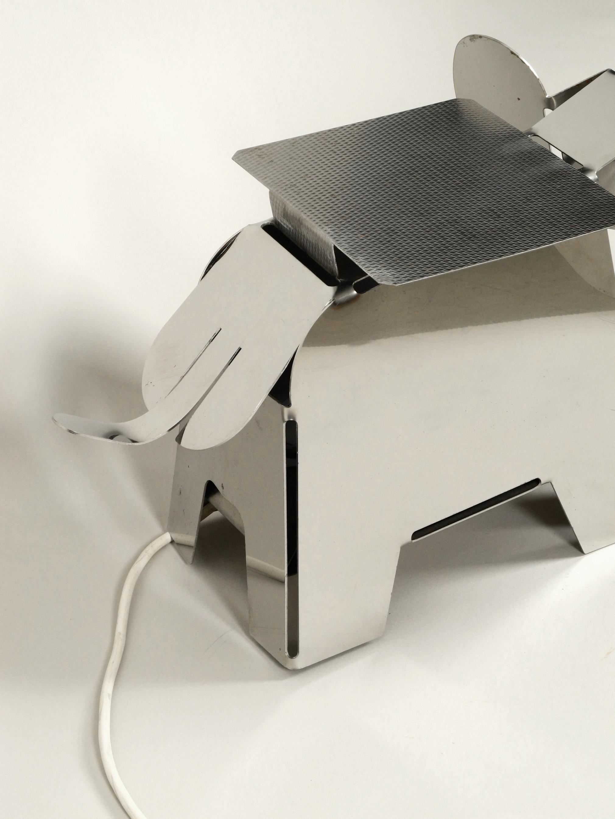 Schwere Metall-Chrom-Elefanten-Stehlampe als Beistelltisch, Postmodernes Design, 1980er Jahre im Angebot 11