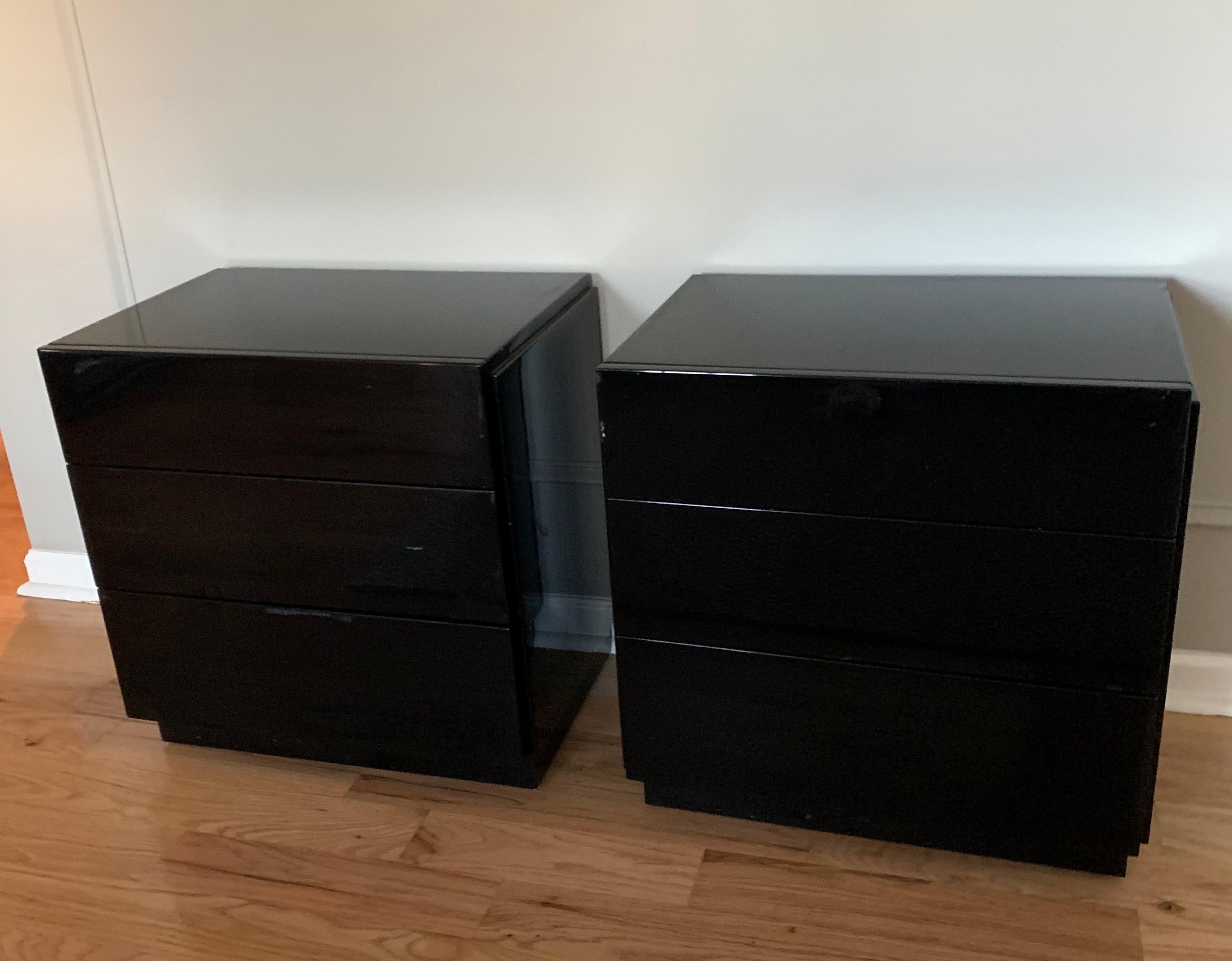 Late 20th Century 1980's Henredon Bridgeford Lacquered Nightstands - a Pair For Sale
