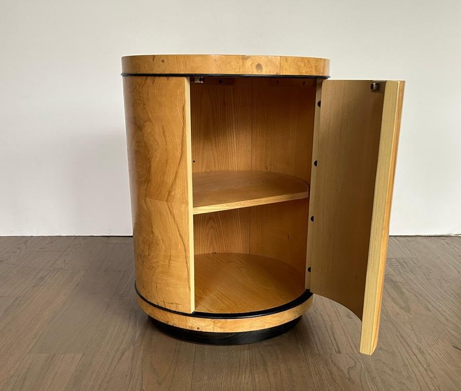 Mid-Century moderno Comodino/tavolino a tamburo in legno di Wood Henredon del 1980 in vendita