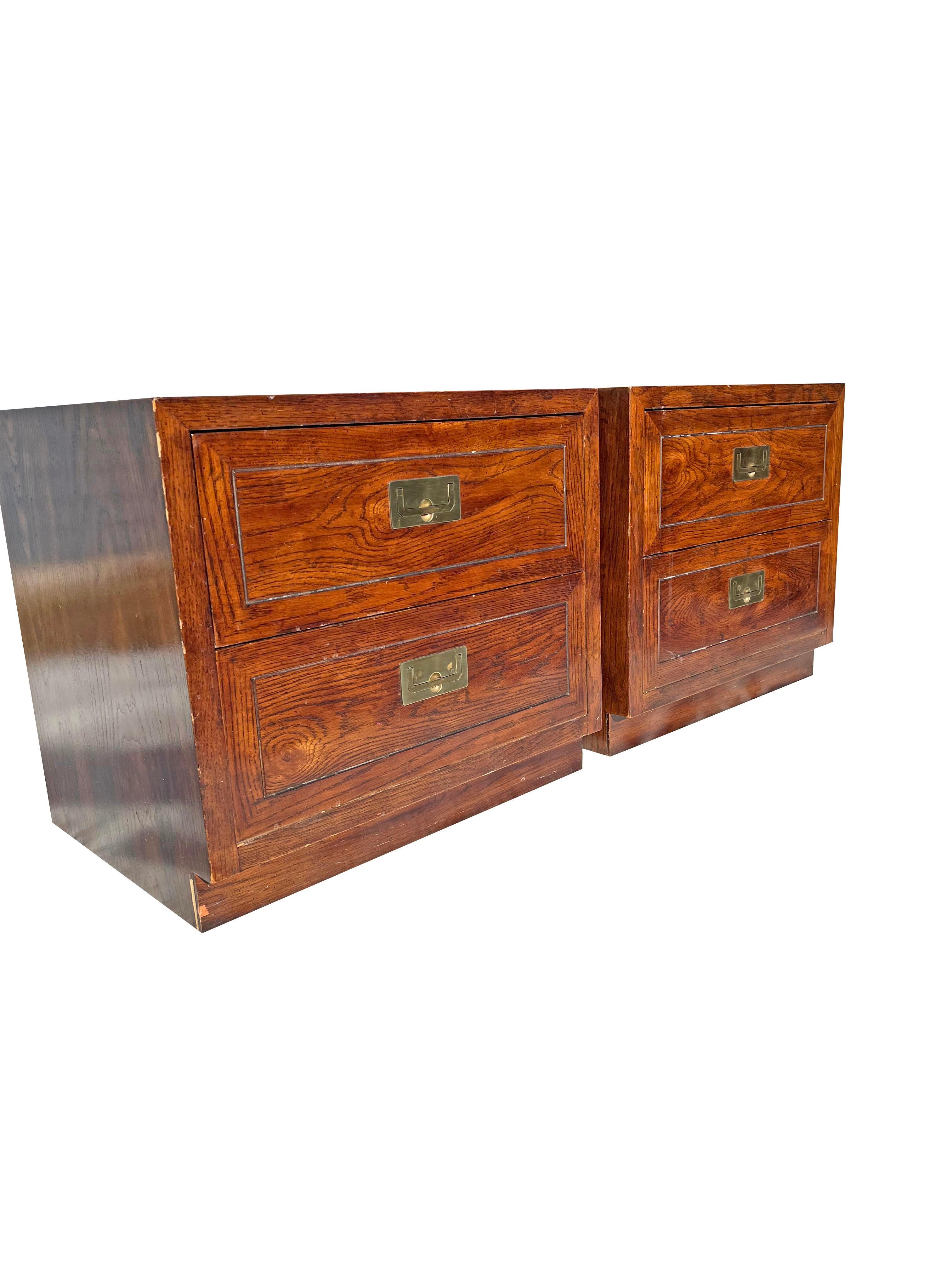 1980s Henredon Scene One 1 Campaign Nightstands with Brass Hardware - a Pair In Good Condition In Saddle River, NJ
