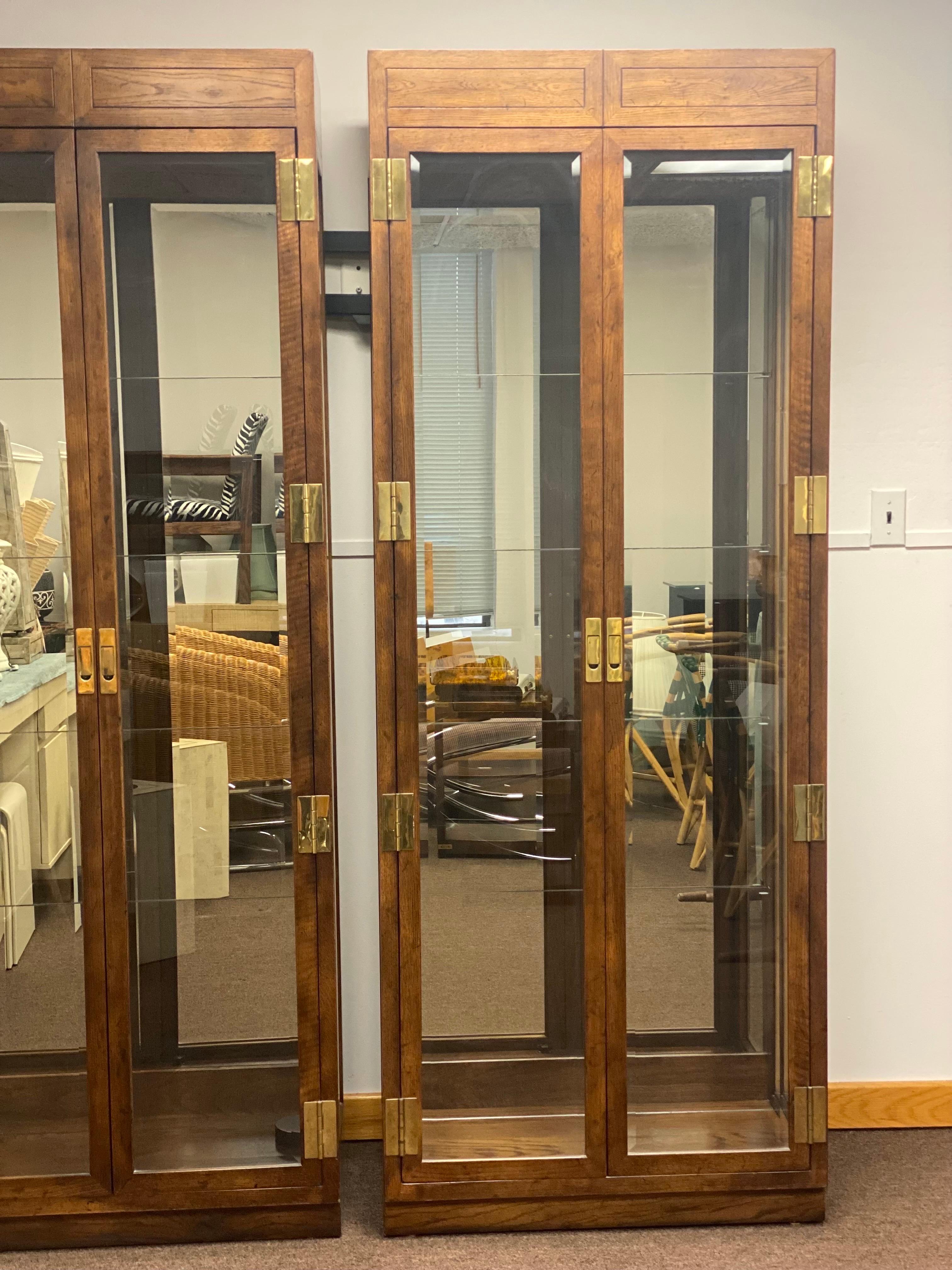 1980s Henredon Scene One Campaign Wood and Glass Display Cabinets, Pair In Good Condition In Farmington Hills, MI