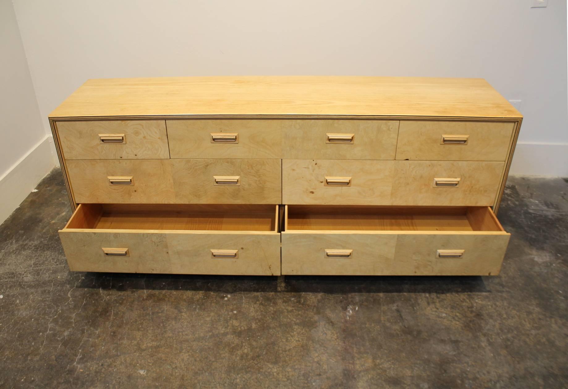 1980s Henredon Scene Two Burl Olive Seven Drawer Dresser or Credenza (20. Jahrhundert)