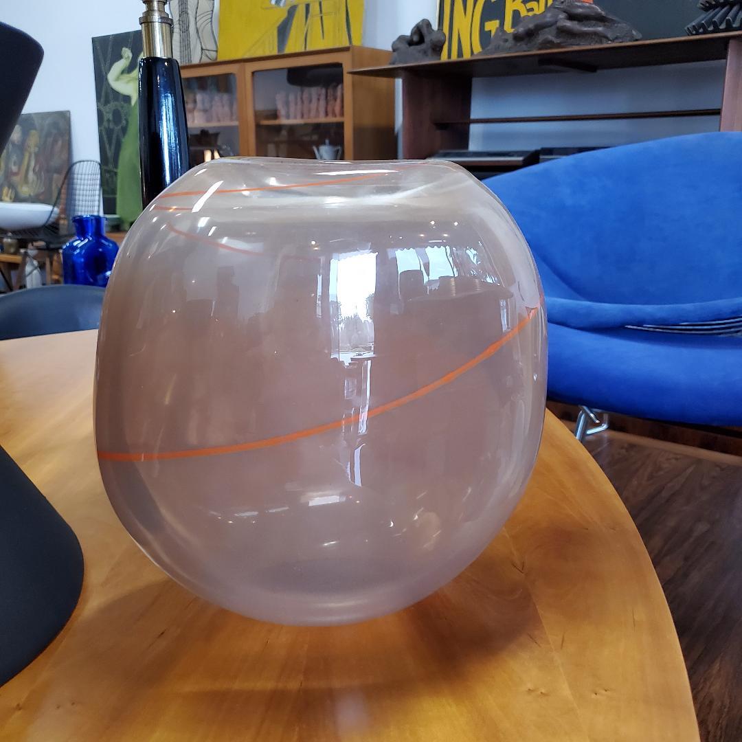 1980s Henry Dean Mid-Century Modern Mouthblown Decorative Glass Vessel, Belgium In Good Condition For Sale In Monrovia, CA