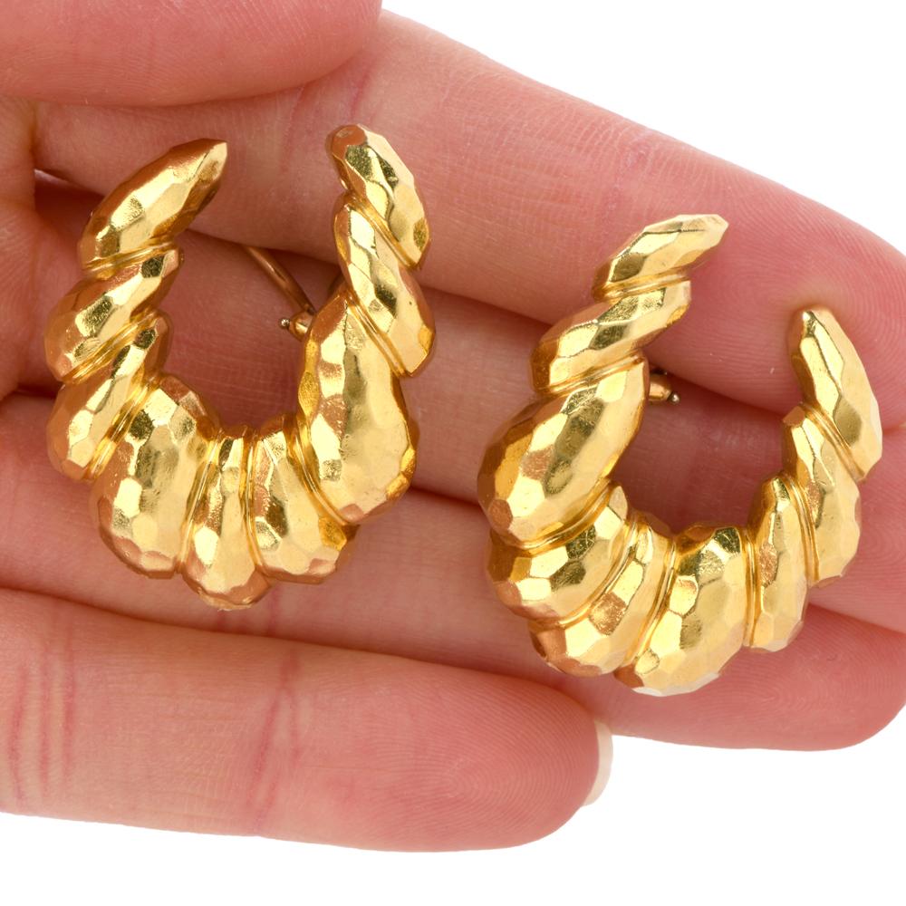1980s Henry Dunay 18 Karat Yellow Gold Hammered Oval Hoop Clip-On Earring 1