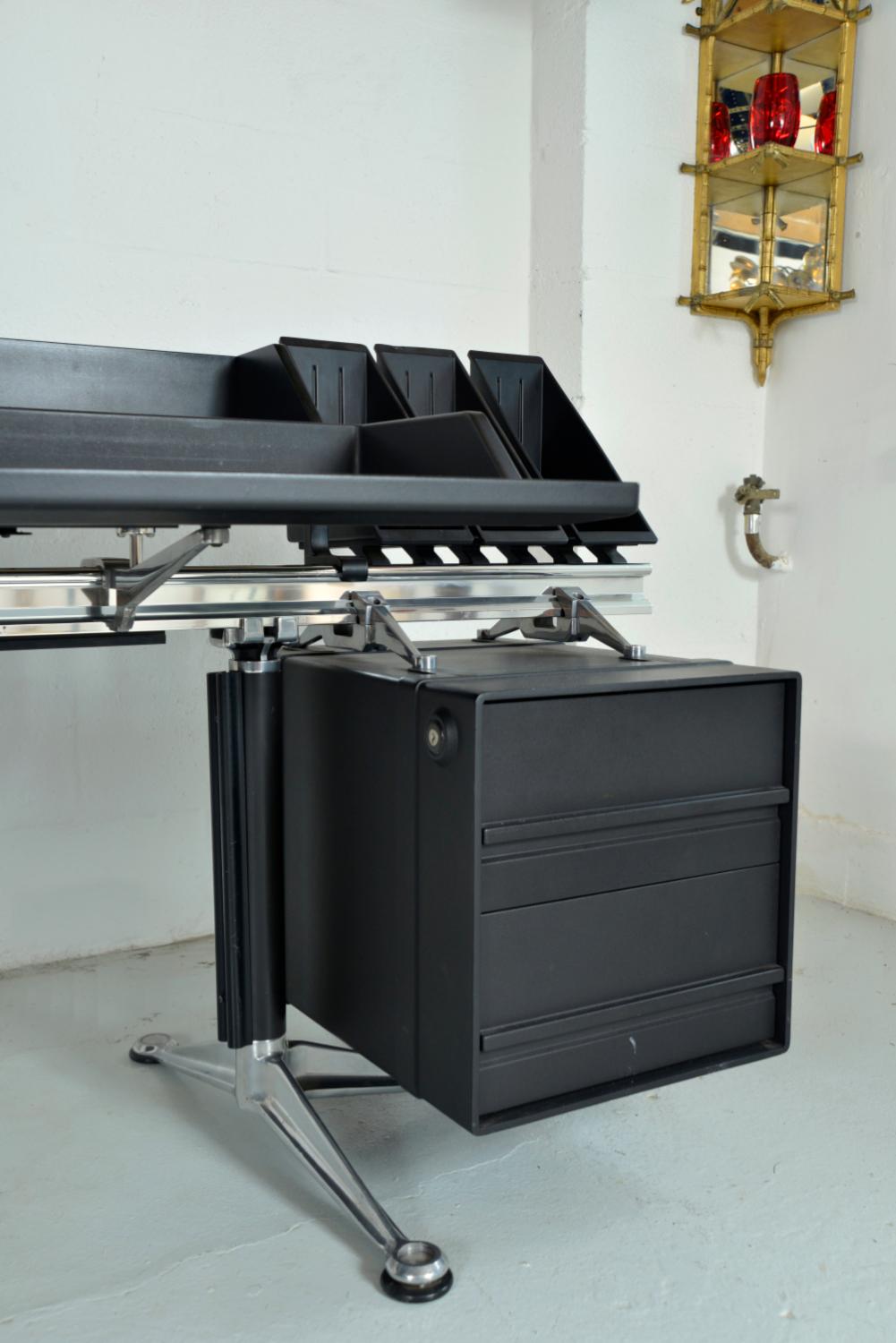Años 80 Herman Miller Burdick Group Post Modern Industrial Design Escritorio modular EE.UU. Aluminio en venta