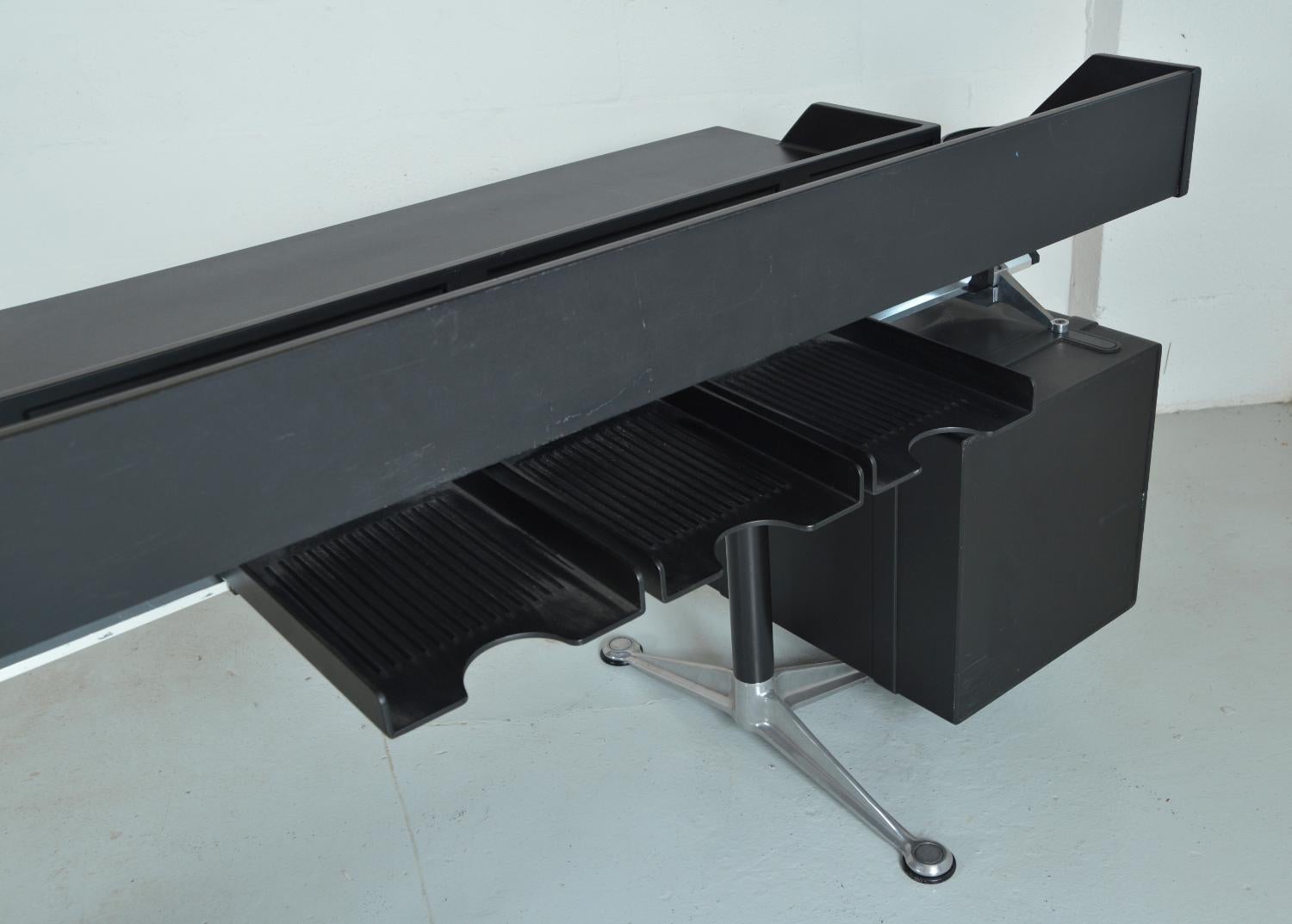 American 1980s Herman Miller Burdick Group Post Modern Industrial Design Modular Desk USA