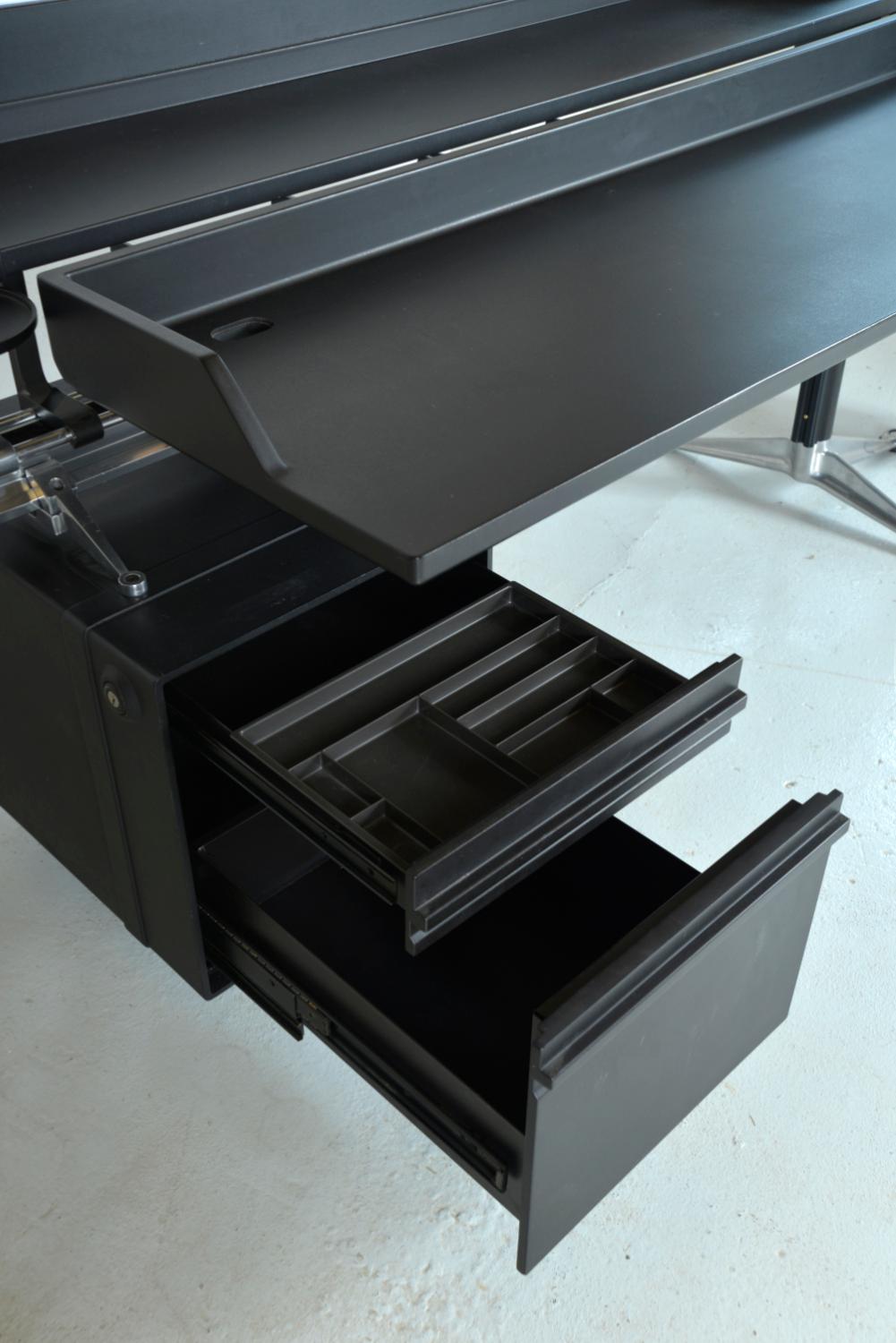 20th Century 1980s Herman Miller Burdick Group Post Modern Industrial Design Modular Desk USA