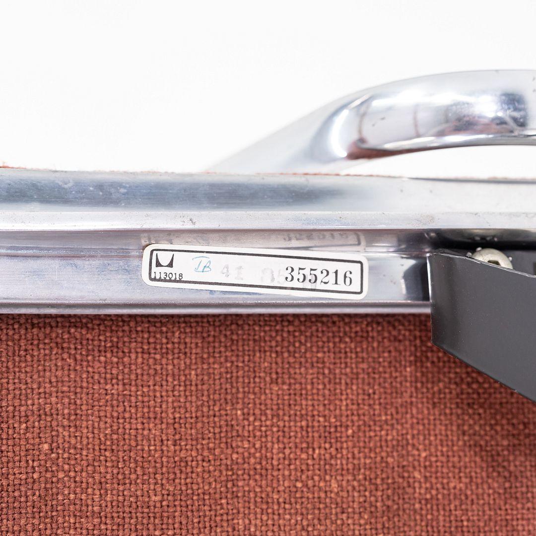 Chaise de bureau des années 80 en aluminium Eames Group Management, tissu rose, Herman Miller en vente 2