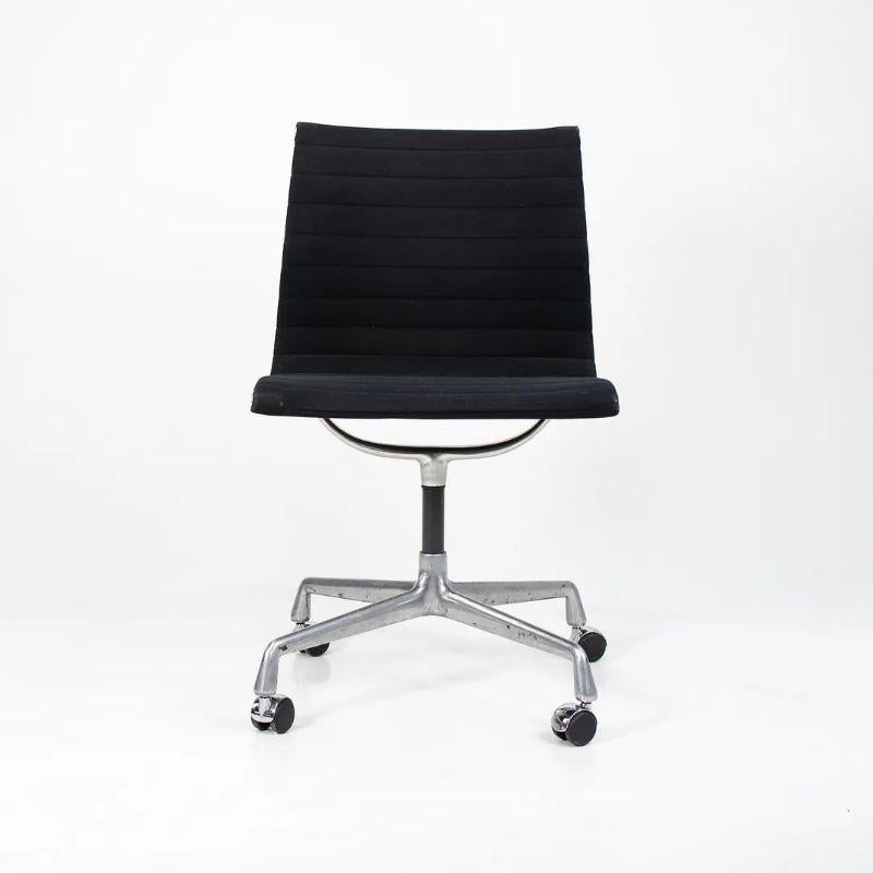 1980s Herman Miller Eames Aluminum Group Management Side Chairs in Black Fabric For Sale 6