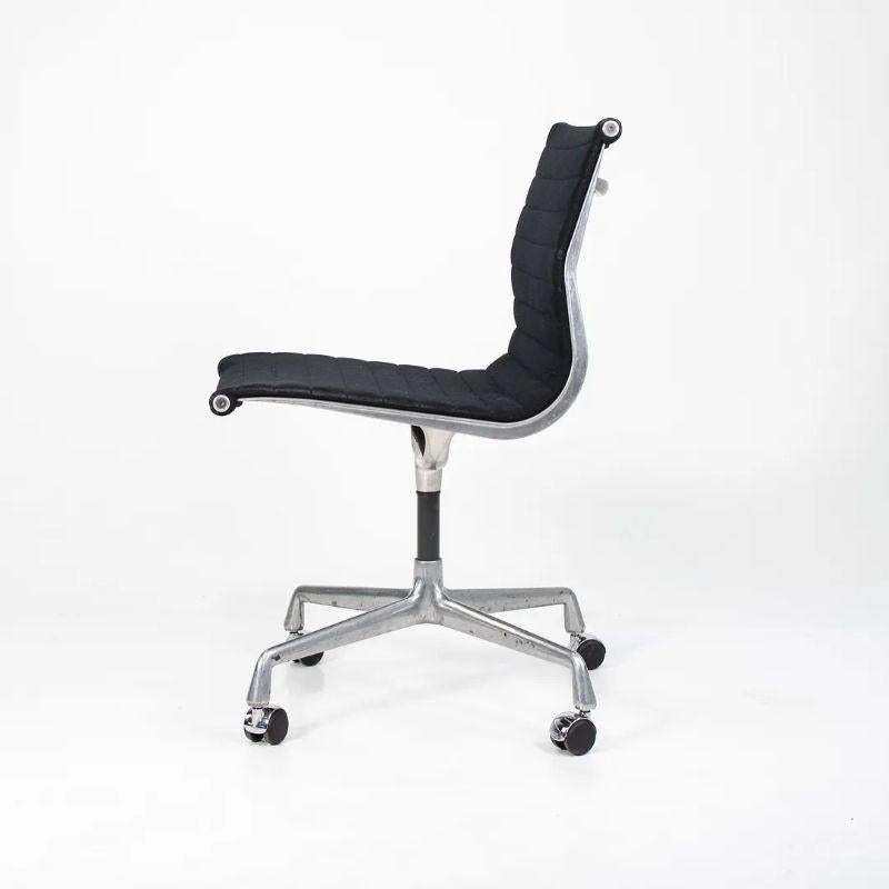 1980s Herman Miller Eames Aluminum Group Management Side Chairs in Black Fabric For Sale 3