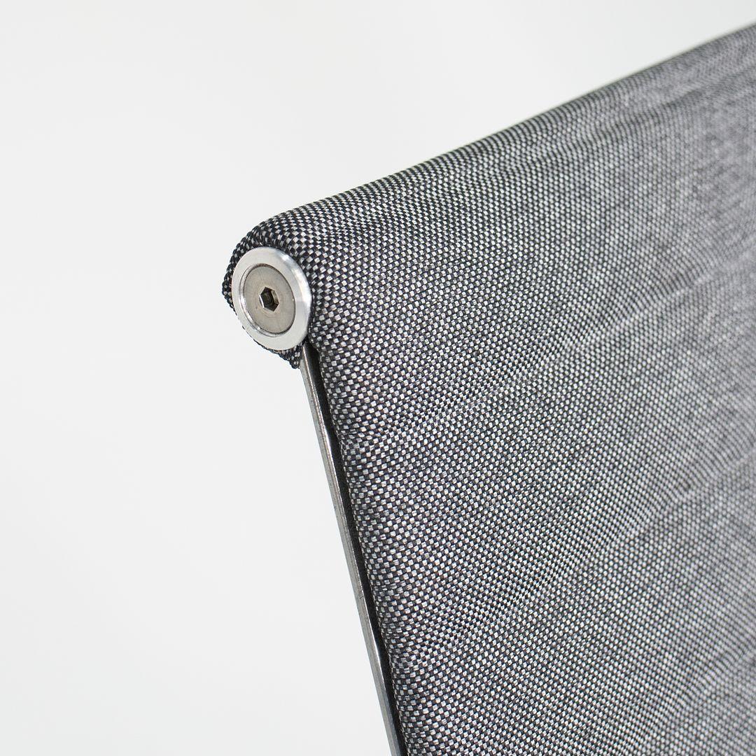 Modern 1980s Herman Miller Eames Aluminum Group Side / Desk Chair in Gray/Blue Fabric