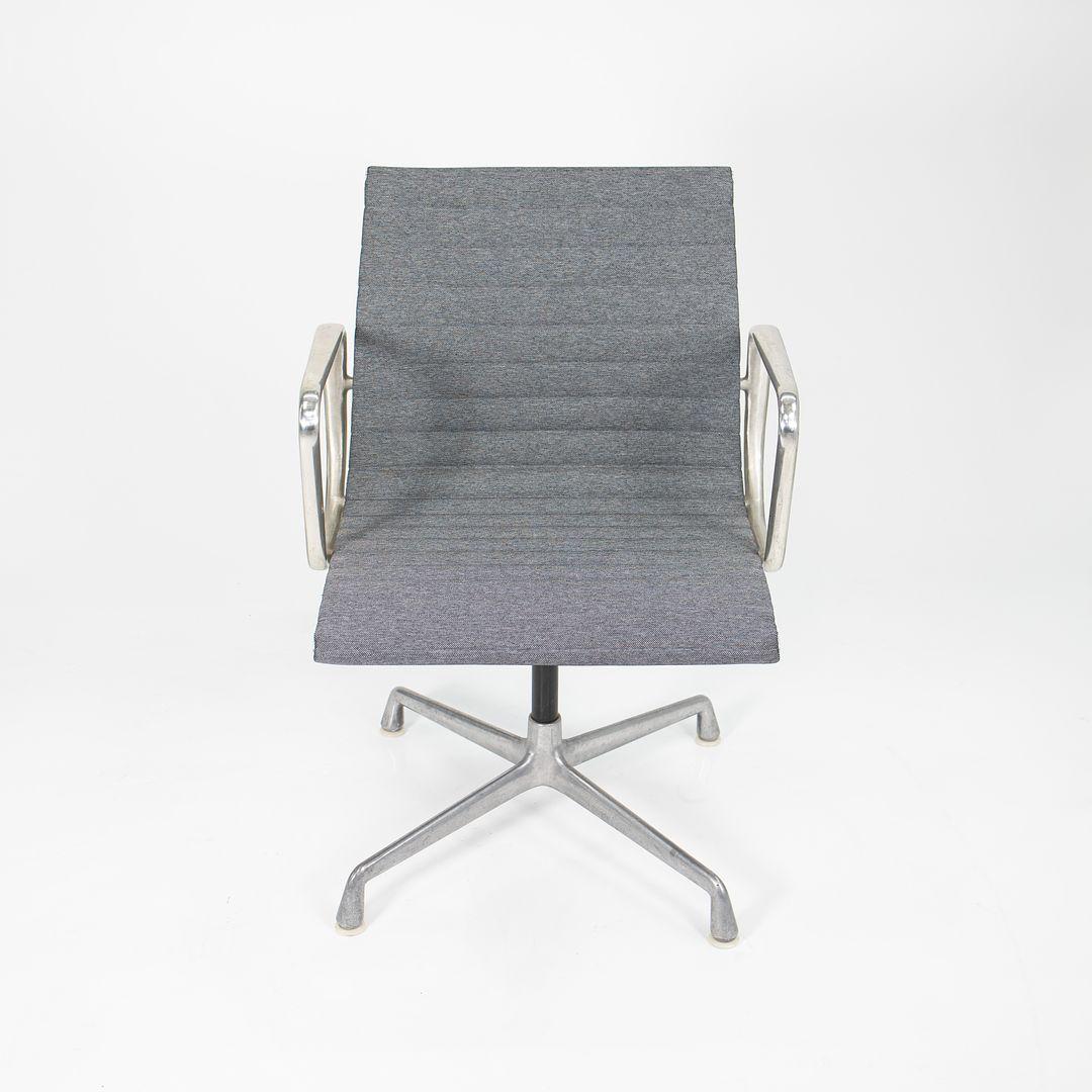 American 1980s Herman Miller Eames Aluminum Group Side / Desk Chair in Gray/Blue Fabric