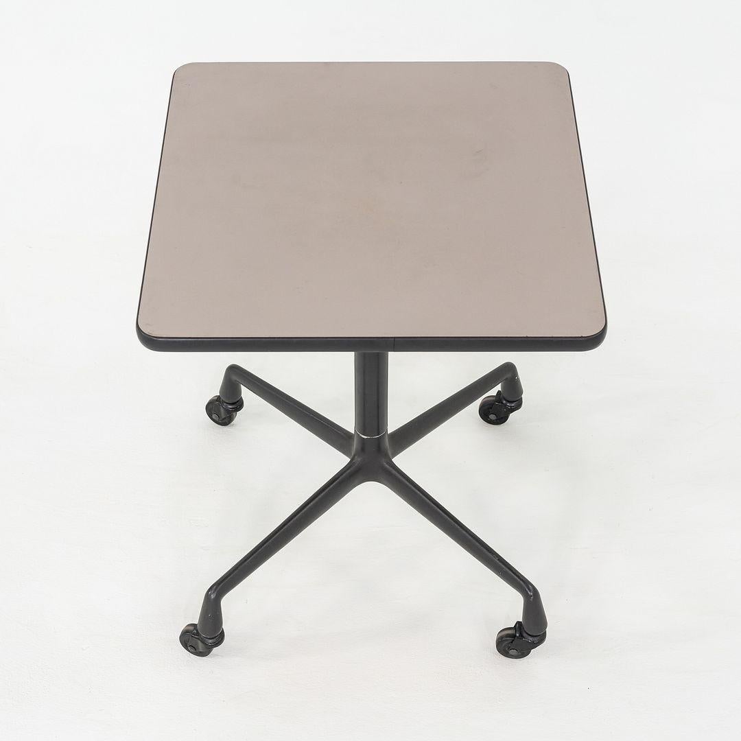 1980s Herman Miller Eames Rolling Side Table on Universal Base 20in (Aluminium) im Angebot