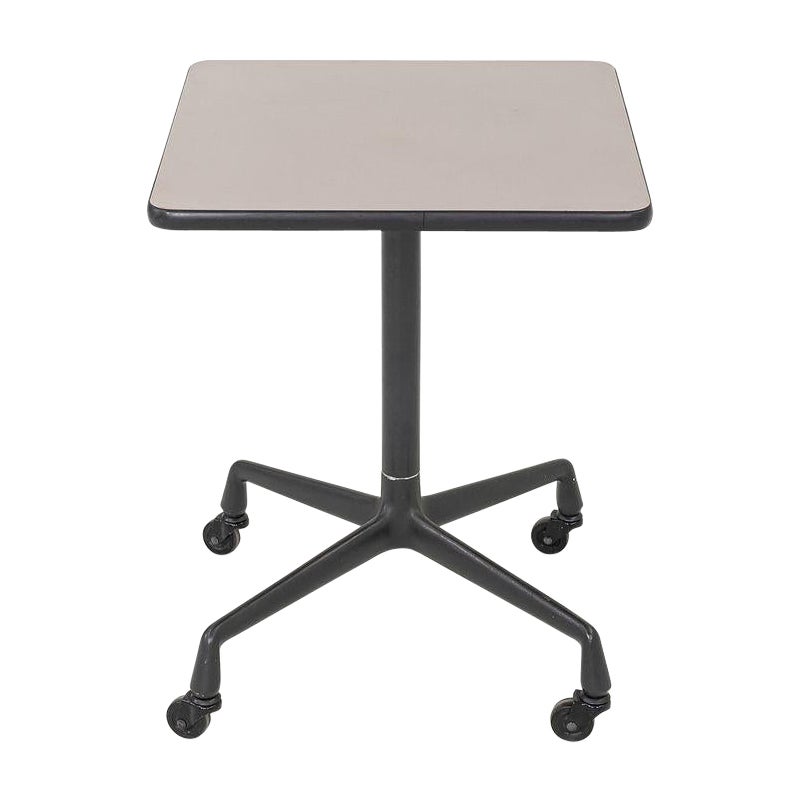 1980s Herman Miller Eames Rolling Side Table on Universal Base 20in im Angebot