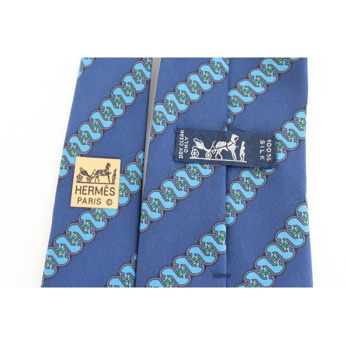 Hermes vintage tie 7161 FA model, with animal blue snake print, made in France. Vintage, excellent condition

Length: about 140 cm
Width: about 8 cm