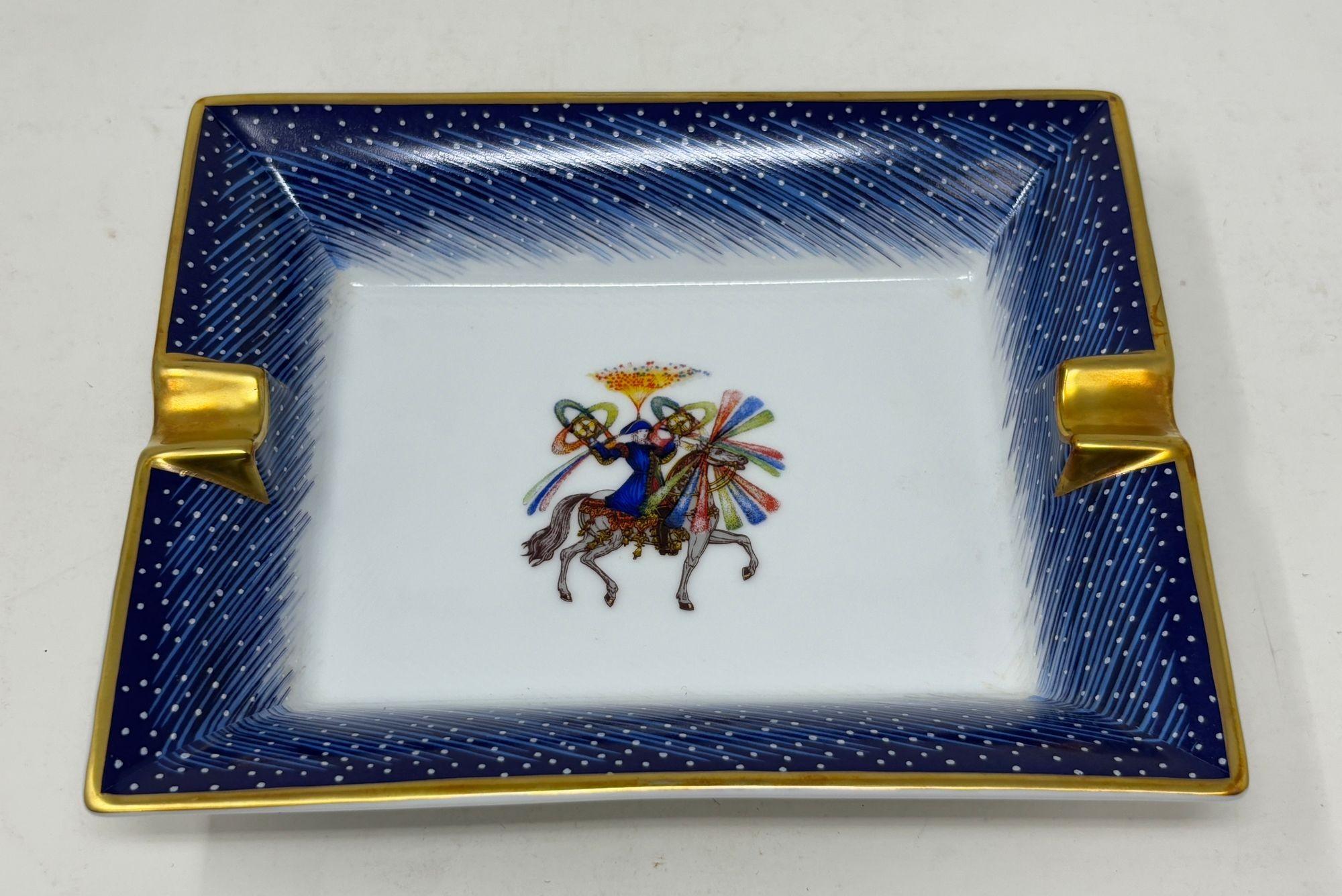 Raro posacenere in porcellana blu 