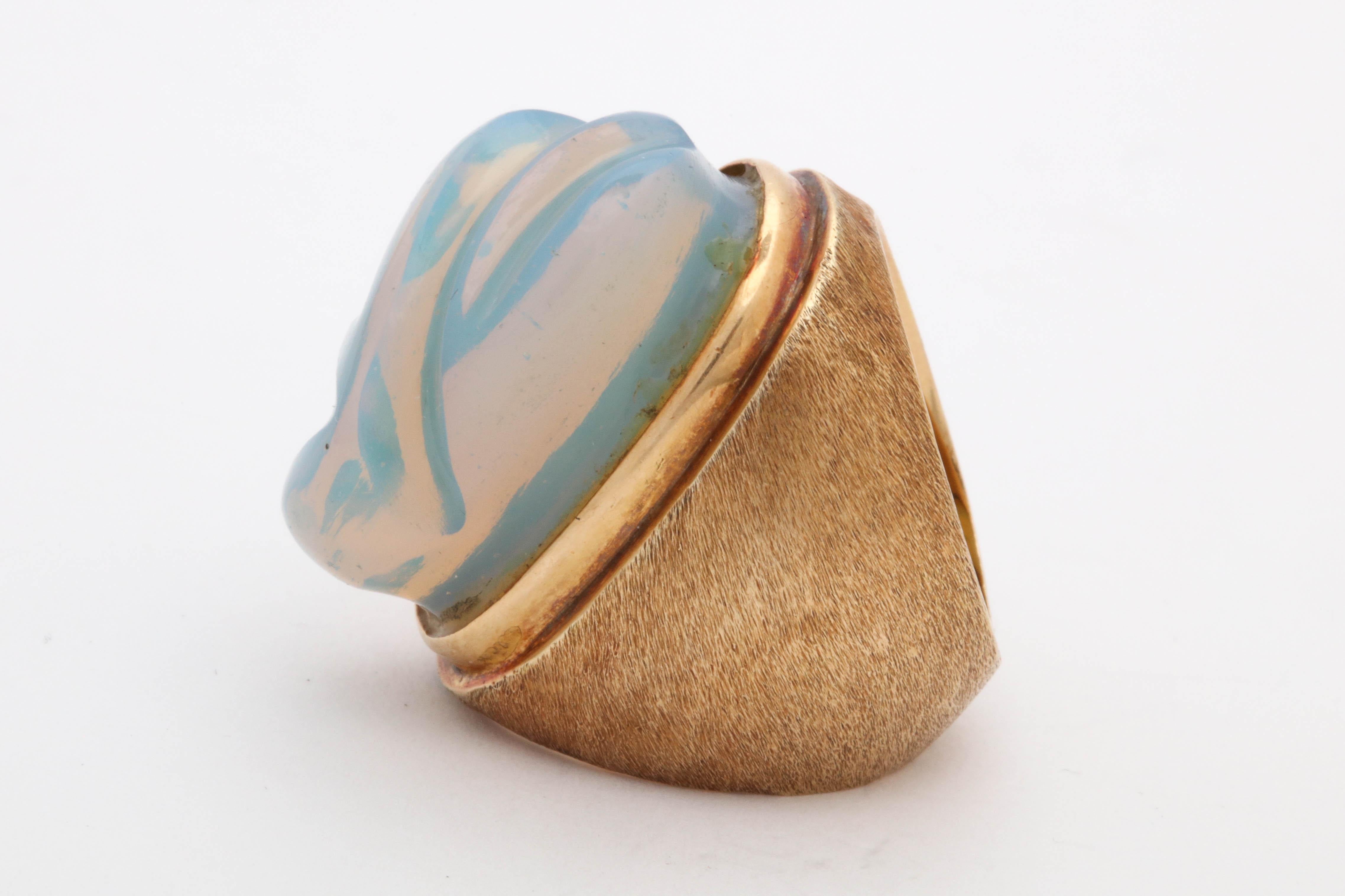 1980s High Iridescent Carved Opal Large Gold Cocktail Ring 2