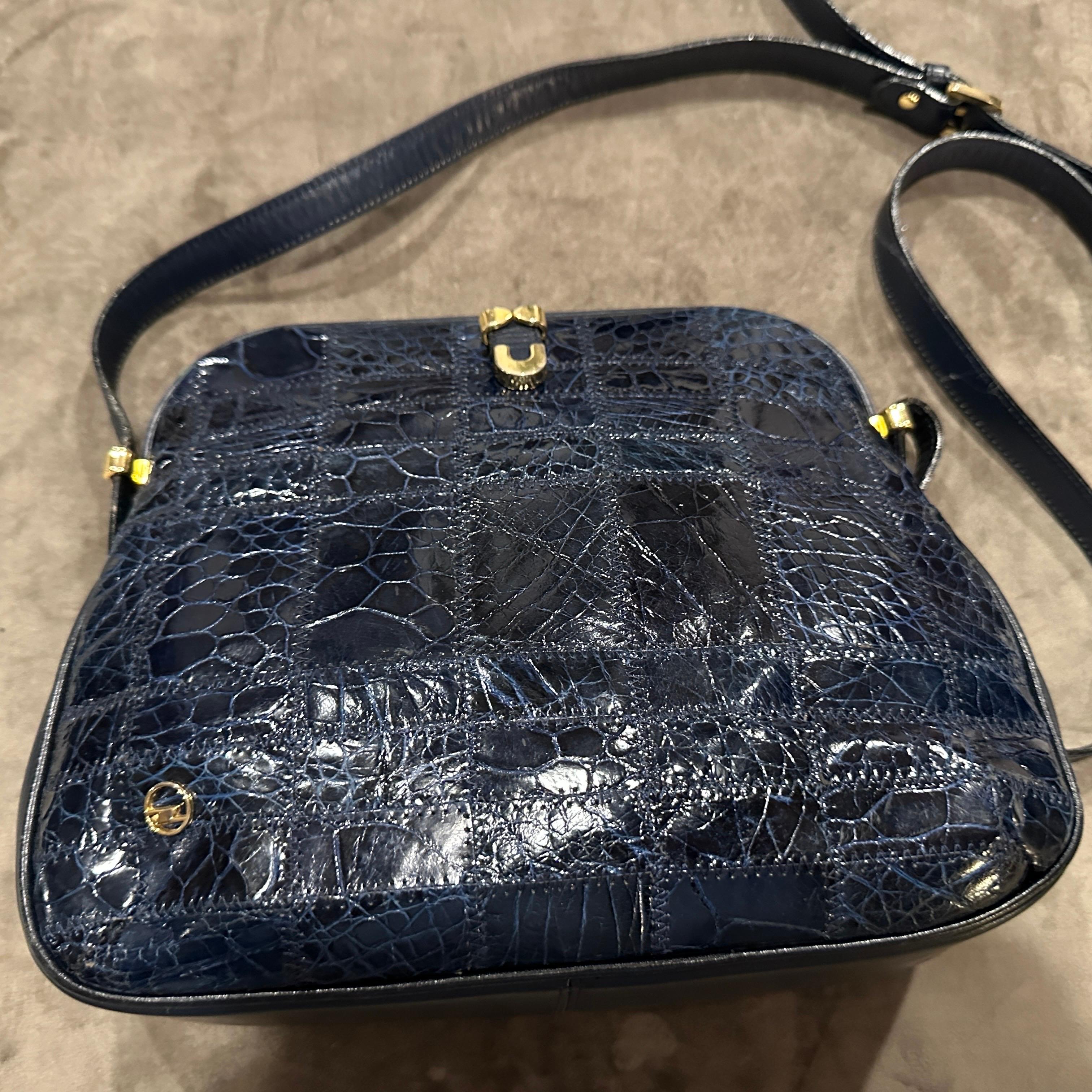 Sac à bandoulière en cuir bleu et quincaillerie en laiton de haute qualité des années 1980 par Zenith en vente 8
