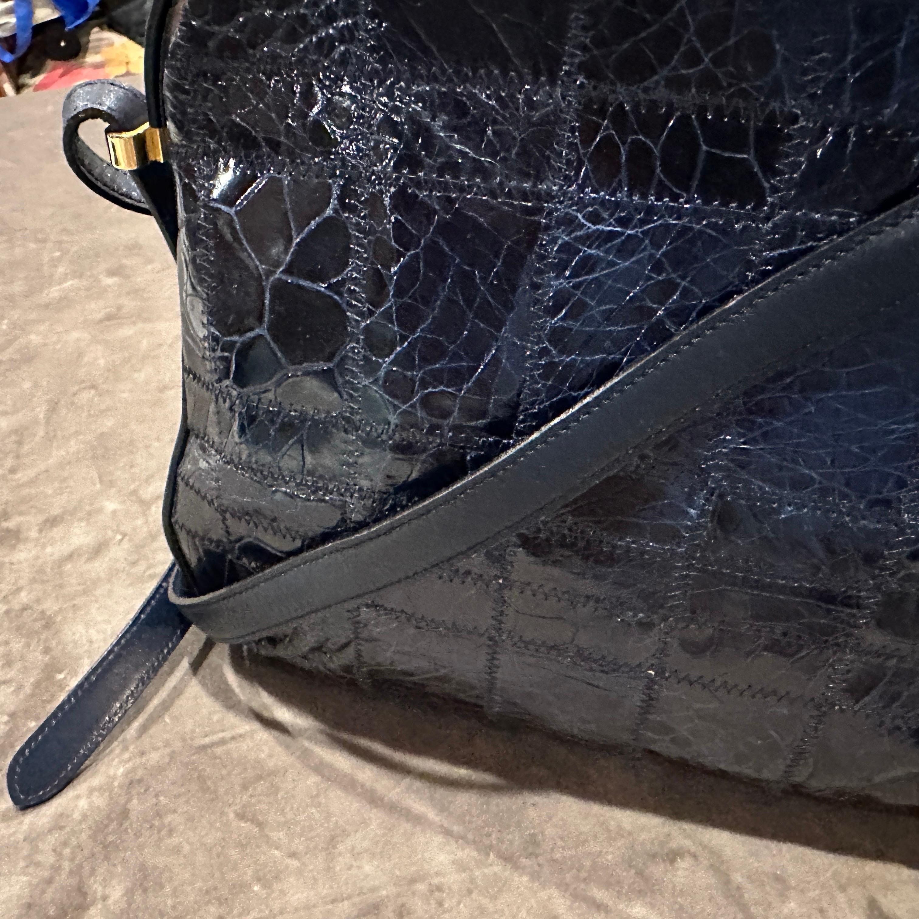 Noir Sac à bandoulière en cuir bleu et quincaillerie en laiton de haute qualité des années 1980 par Zenith en vente