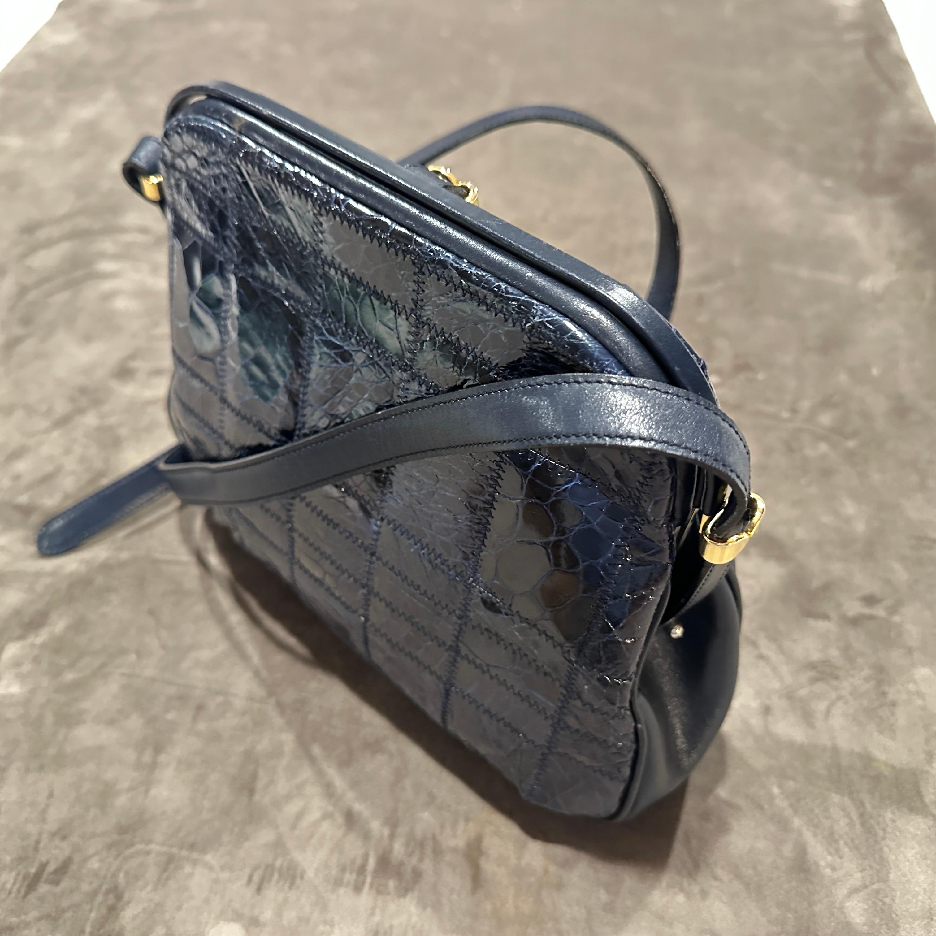 Sac à bandoulière en cuir bleu et quincaillerie en laiton de haute qualité des années 1980 par Zenith Excellent état - En vente à Aci Castello, IT