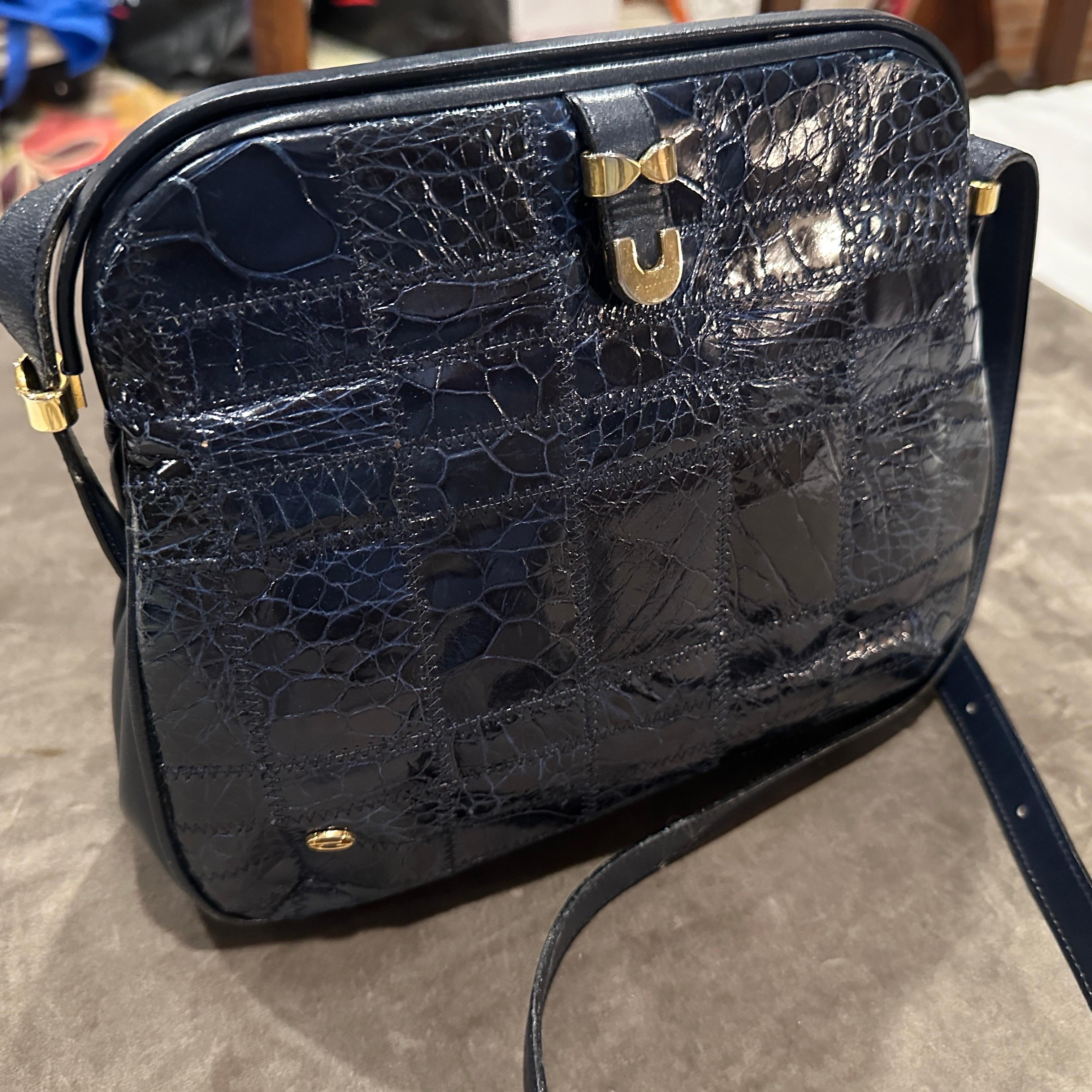 Sac à bandoulière en cuir bleu et quincaillerie en laiton de haute qualité des années 1980 par Zenith Pour femmes en vente