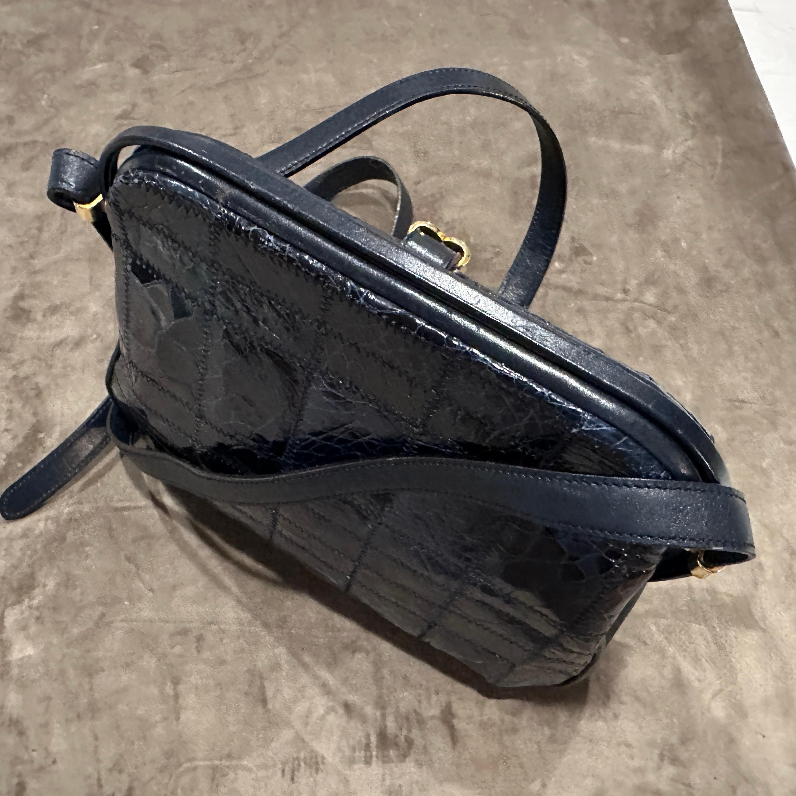 Sac à bandoulière en cuir bleu et quincaillerie en laiton de haute qualité des années 1980 par Zenith en vente 1