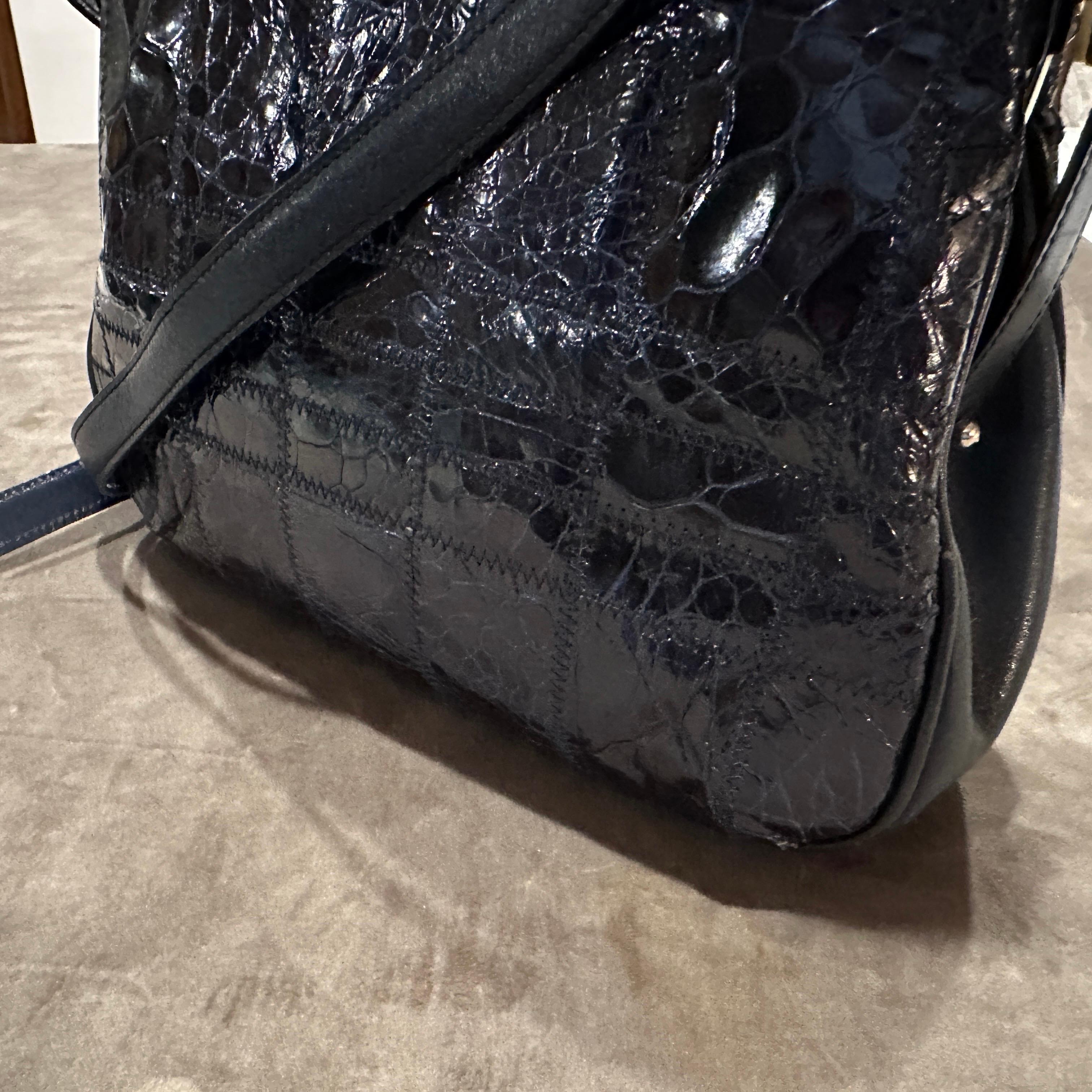 Sac à bandoulière en cuir bleu et quincaillerie en laiton de haute qualité des années 1980 par Zenith en vente 3
