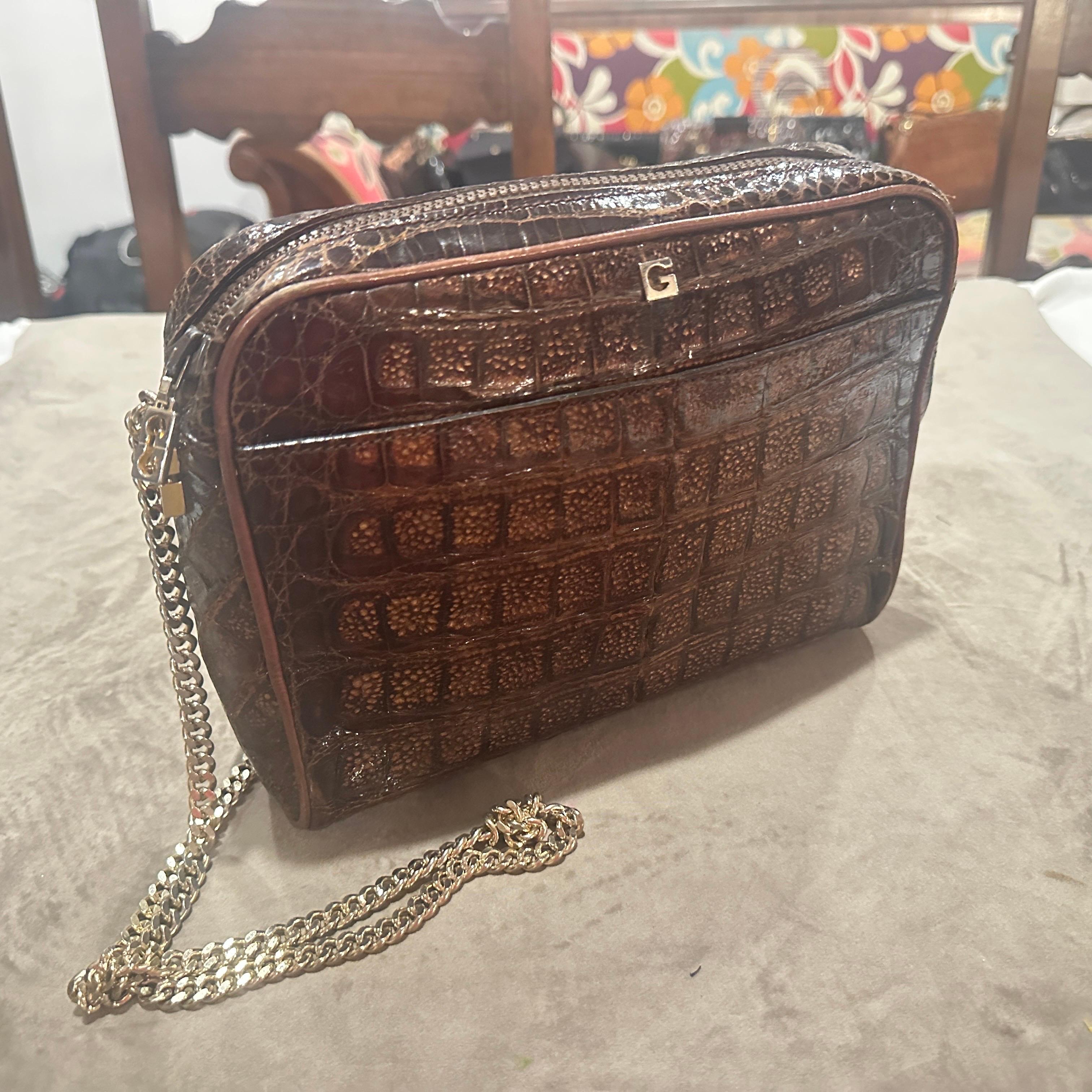 1980er Jahre Hochwertige Umhängetasche aus geprägtem braunem Leder und Messing von Gherardini im Angebot 5