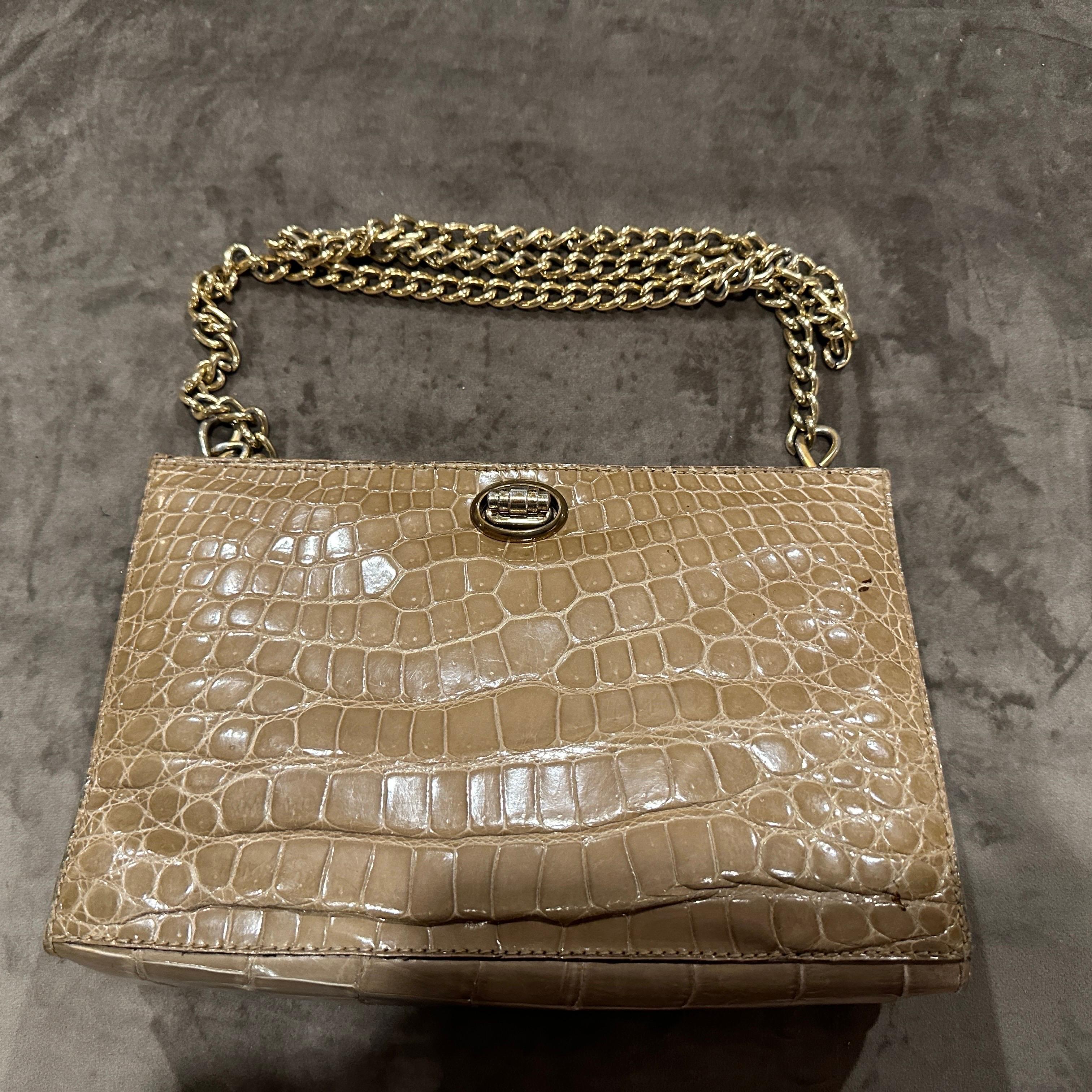 1980 Cuir marron clair de haute qualité et quincaillerie en laiton italien. Sac à bandoulière Excellent état - En vente à Aci Castello, IT