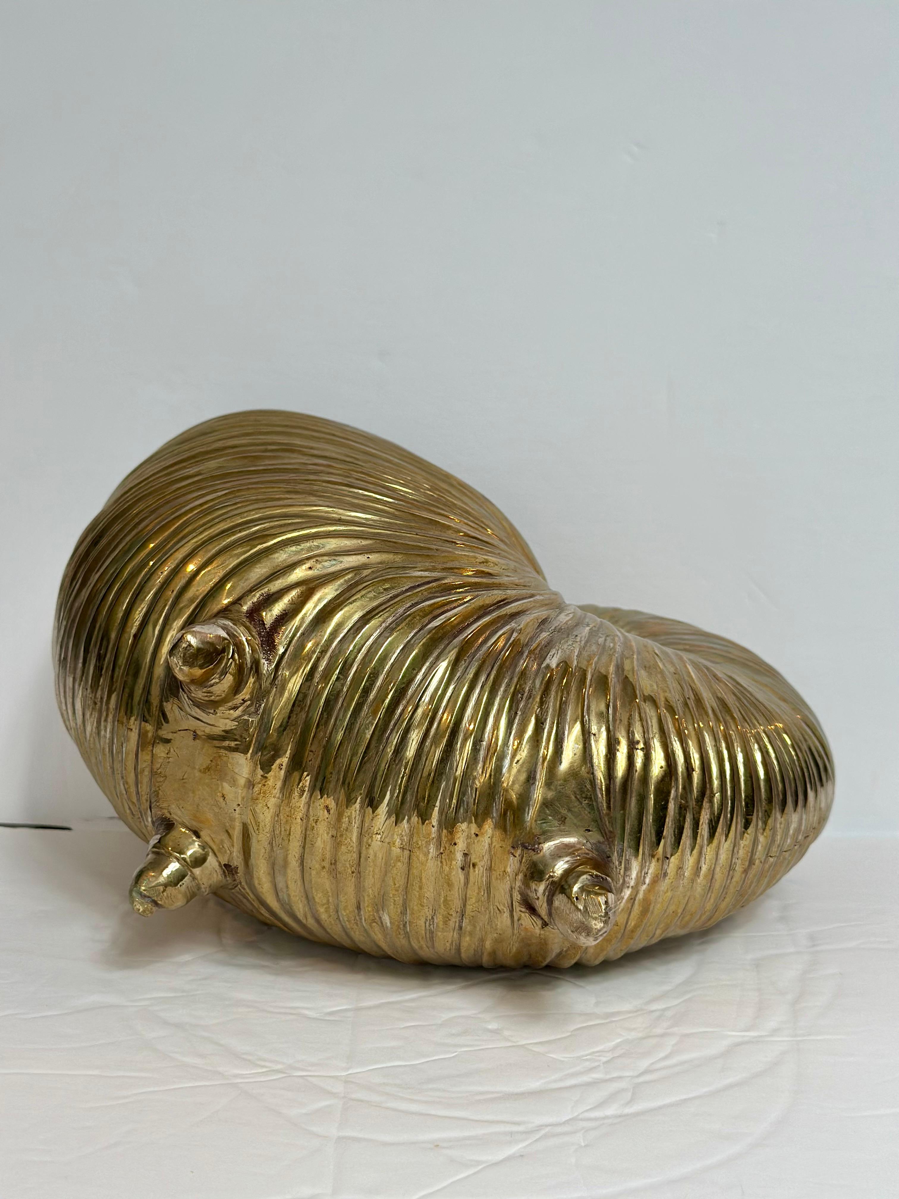 1980s Hollywood Regency Brass Nautilus Shell Footed Vessel en vente 3