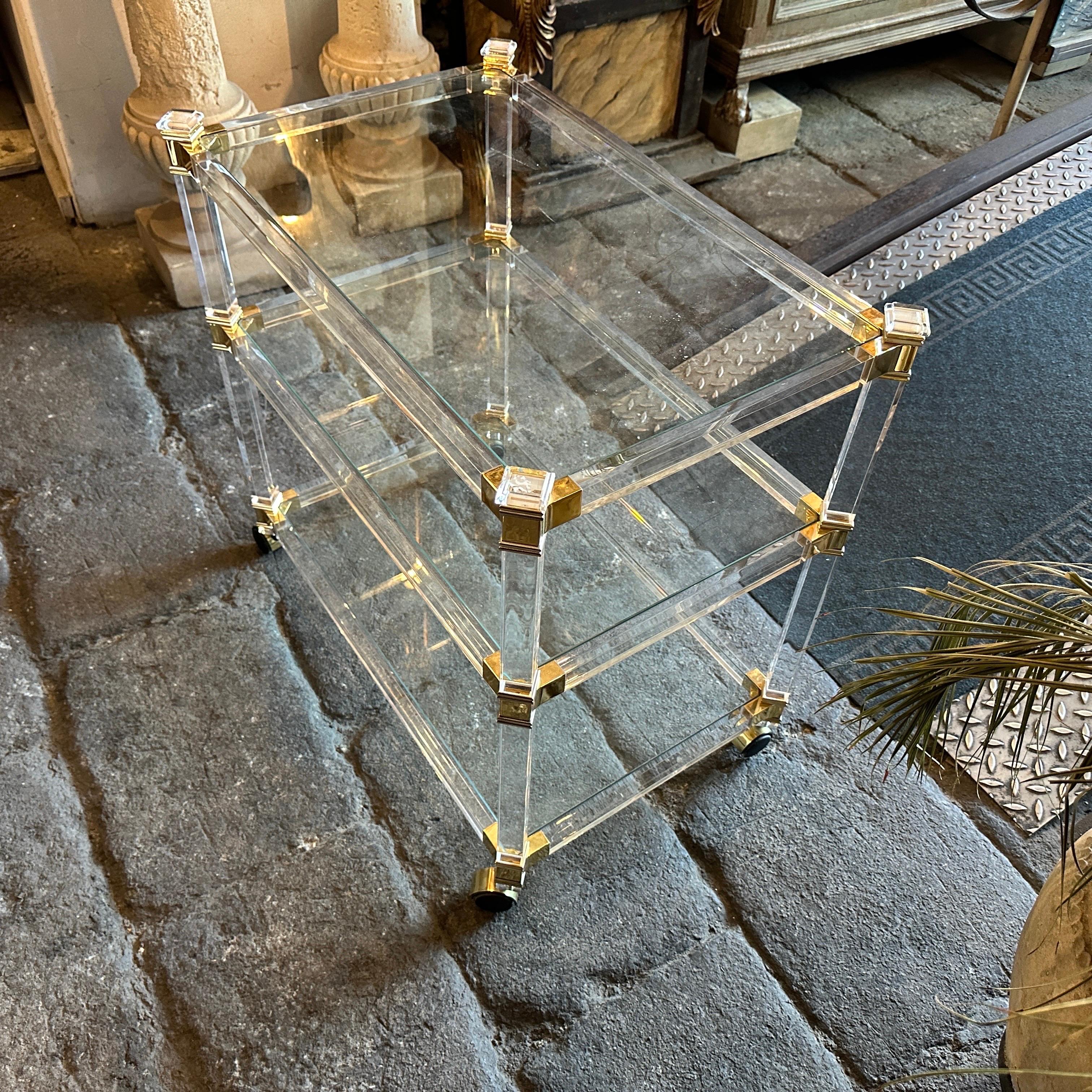 1980s Hollywood Regency Lucite and Brass Italian Bar Cart by Fratelli Orsenigo For Sale 7