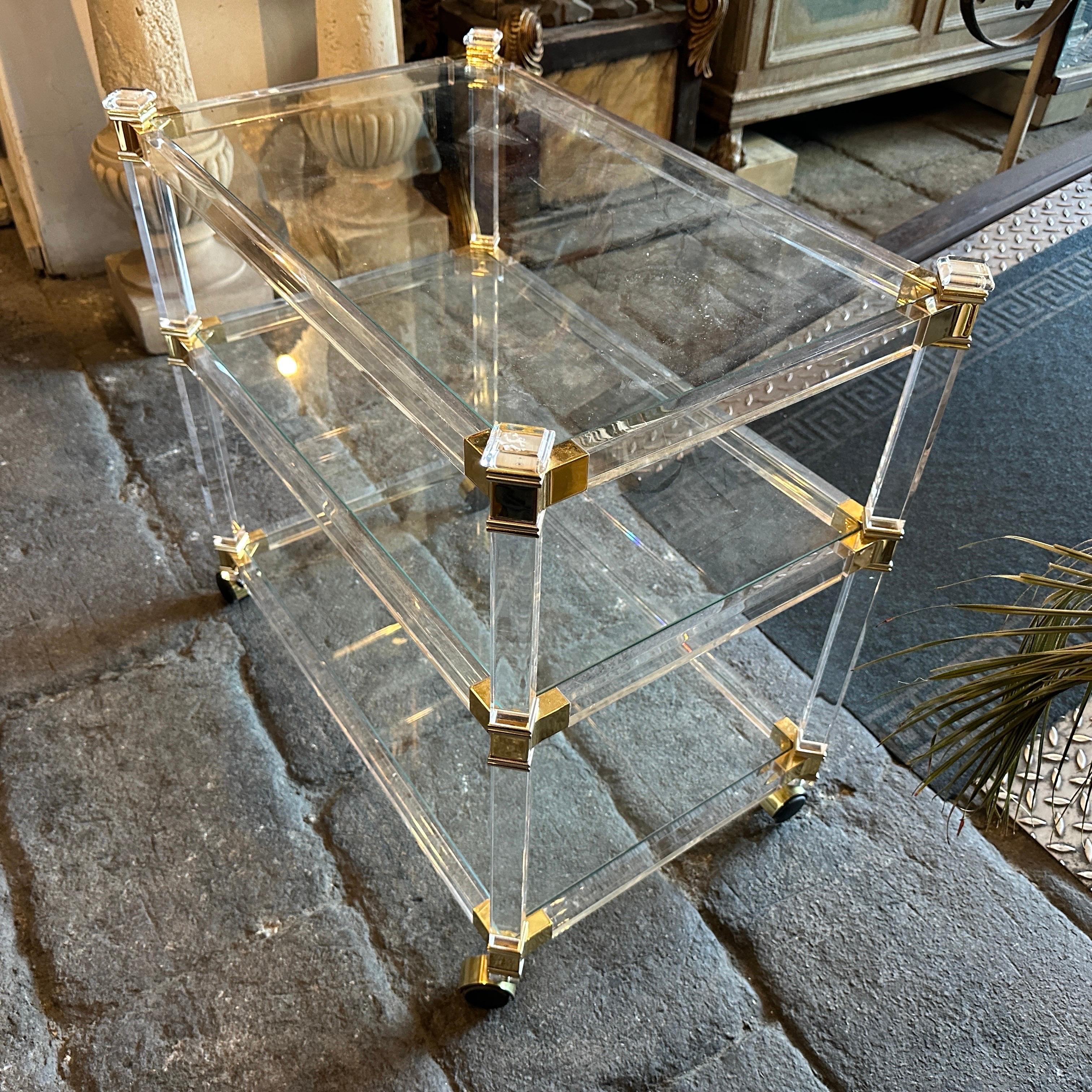 20th Century 1980s Hollywood Regency Lucite and Brass Italian Bar Cart by Fratelli Orsenigo For Sale