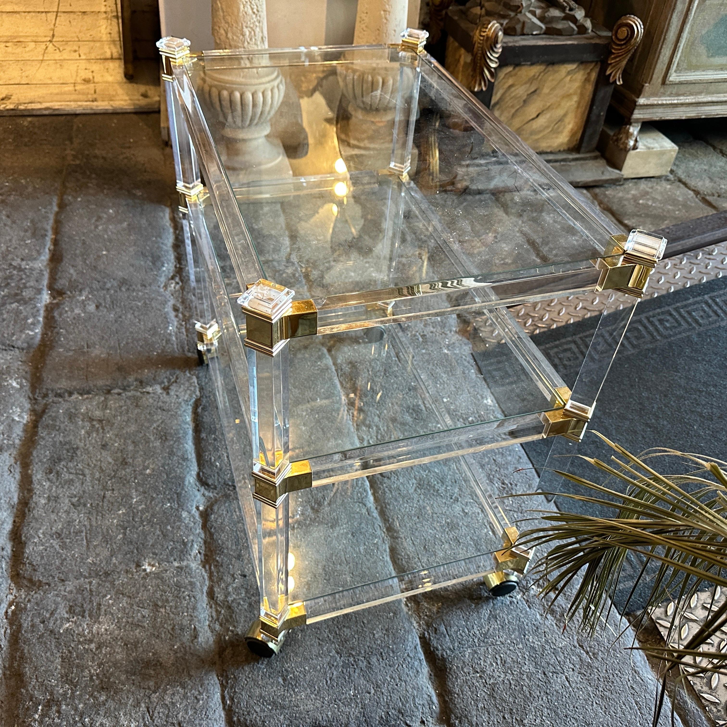 1980s Hollywood Regency Lucite and Brass Italian Bar Cart by Fratelli Orsenigo For Sale 5