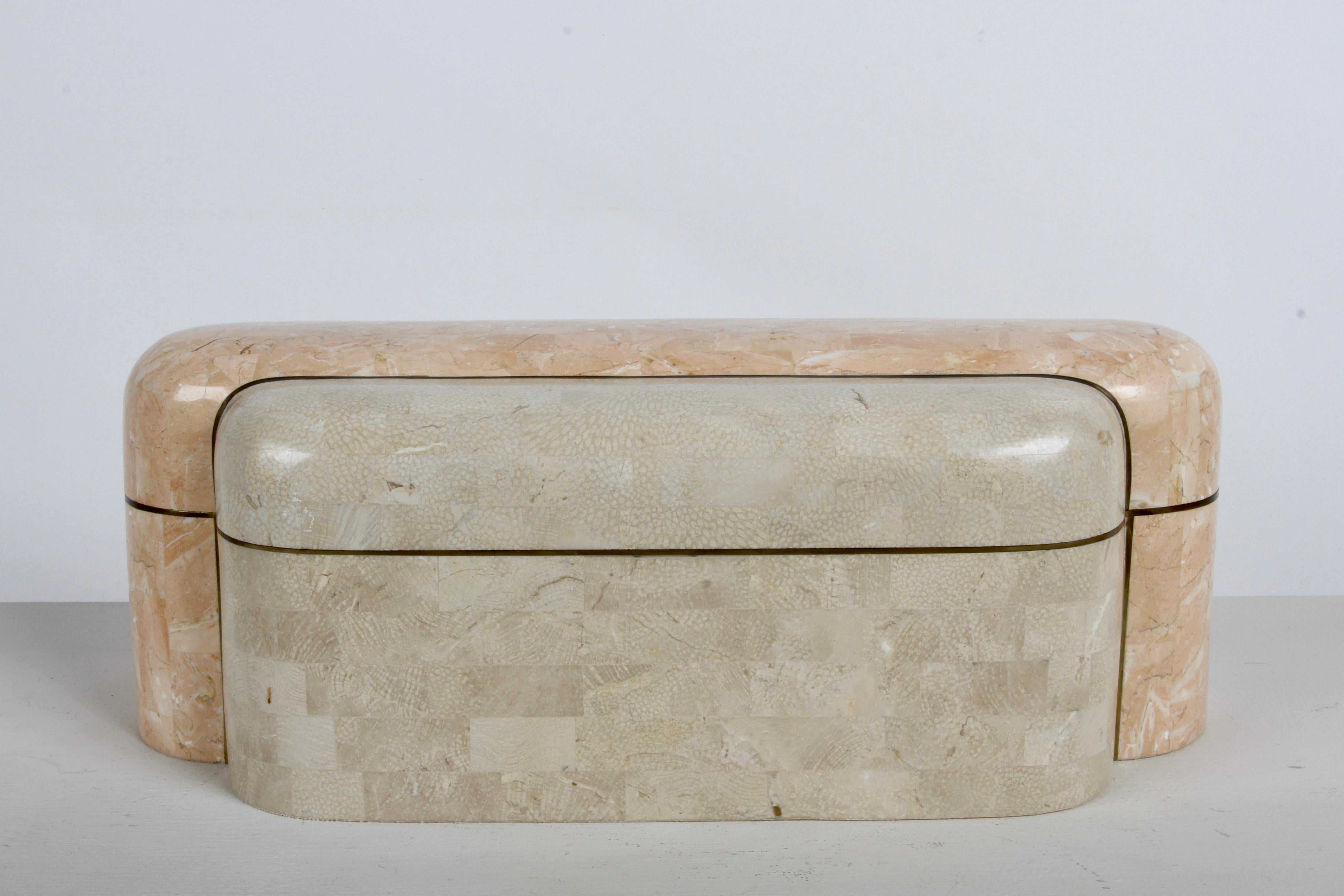 1980er Hollywood Regency Maitland-Smith Mosaik-Marmor- und Messing-Dekobox (Philippinisch) im Angebot