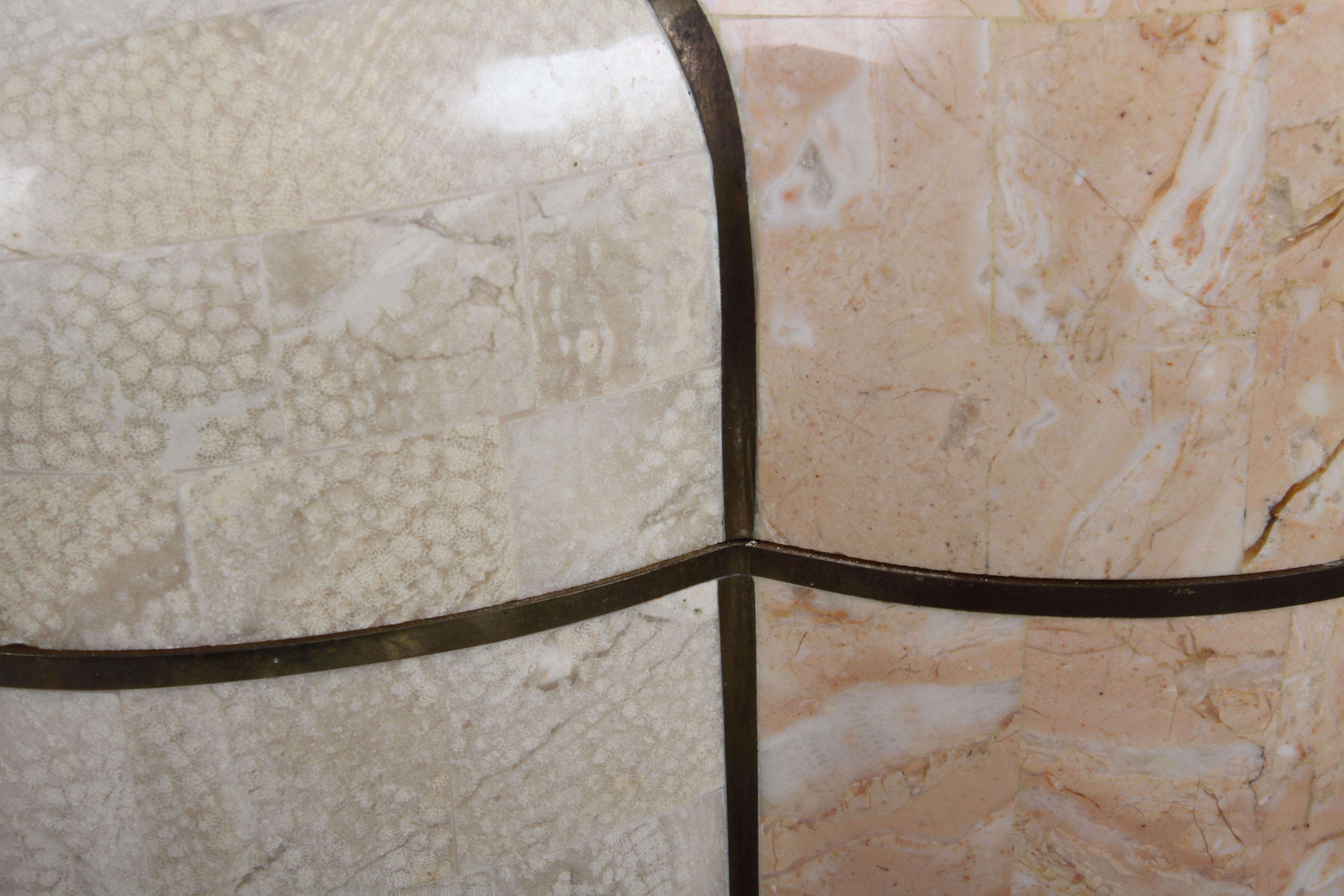 1980er Hollywood Regency Maitland-Smith Mosaik-Marmor- und Messing-Dekobox im Angebot 2