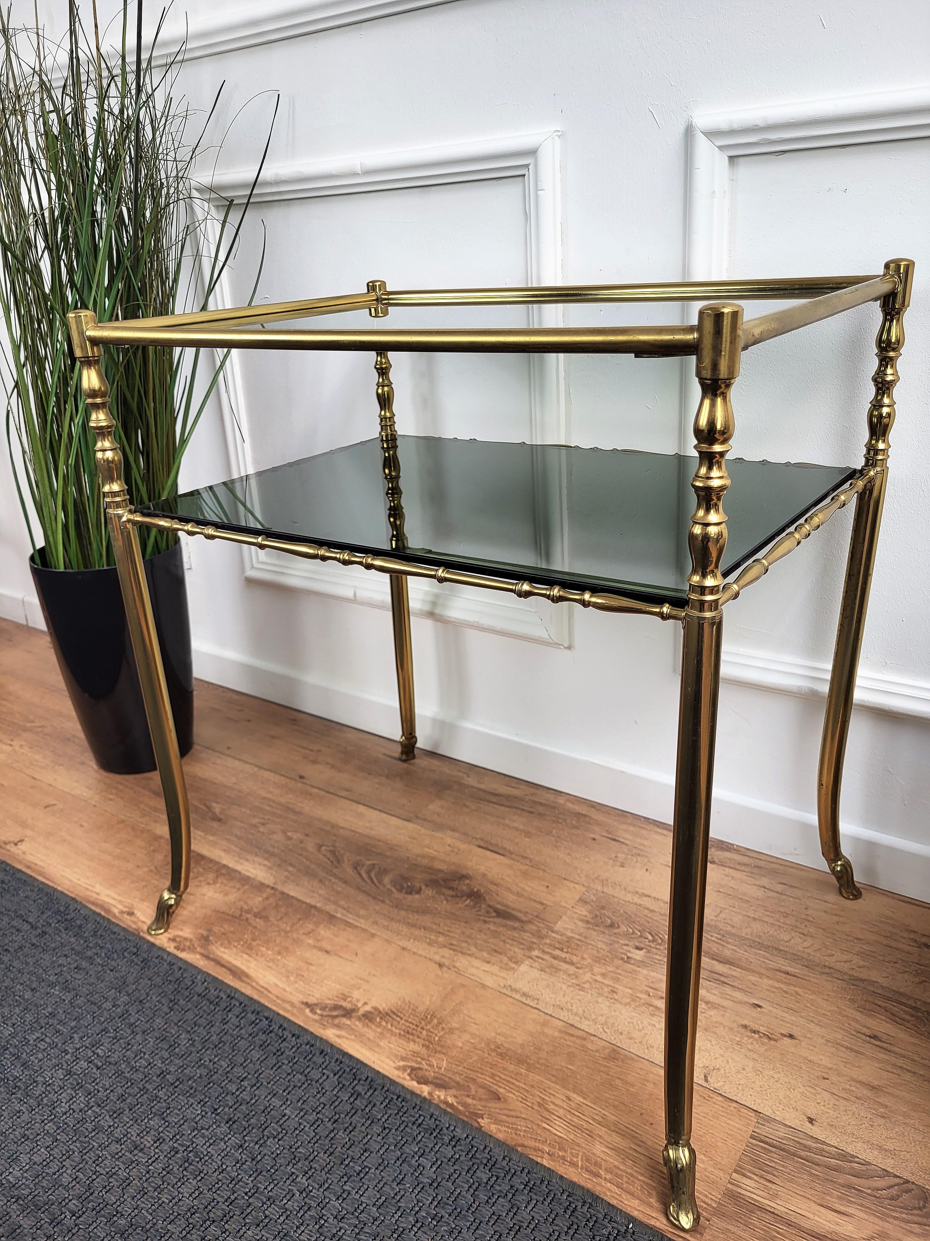1980s Hollywood Regency Mid-Century Modern Brass and Smoked Glass Console Table In Good Condition For Sale In Carimate, Como