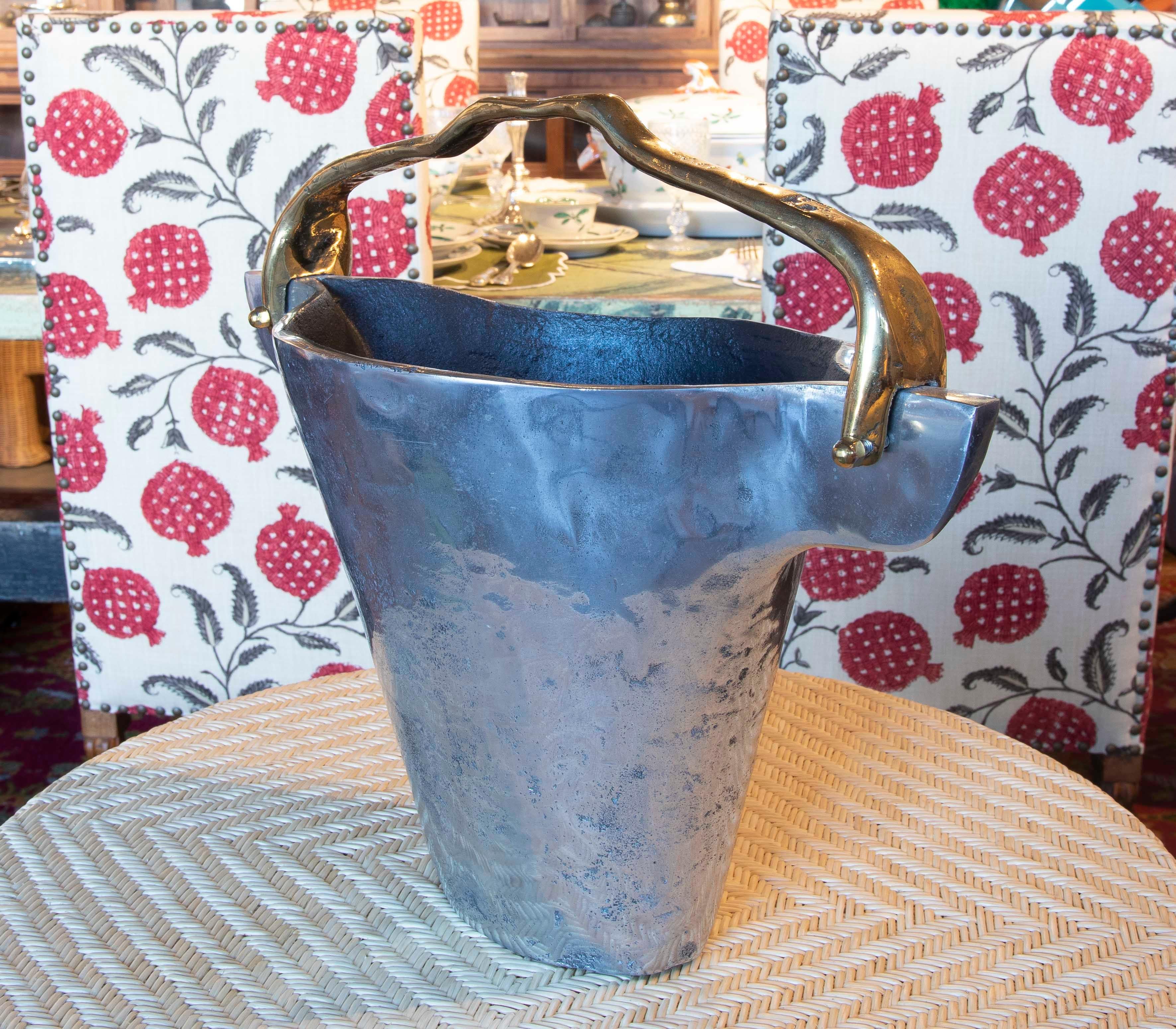 1980s Ice Bucket by the Artist David Marshall in Two-Coloured Bronze In Good Condition For Sale In Marbella, ES