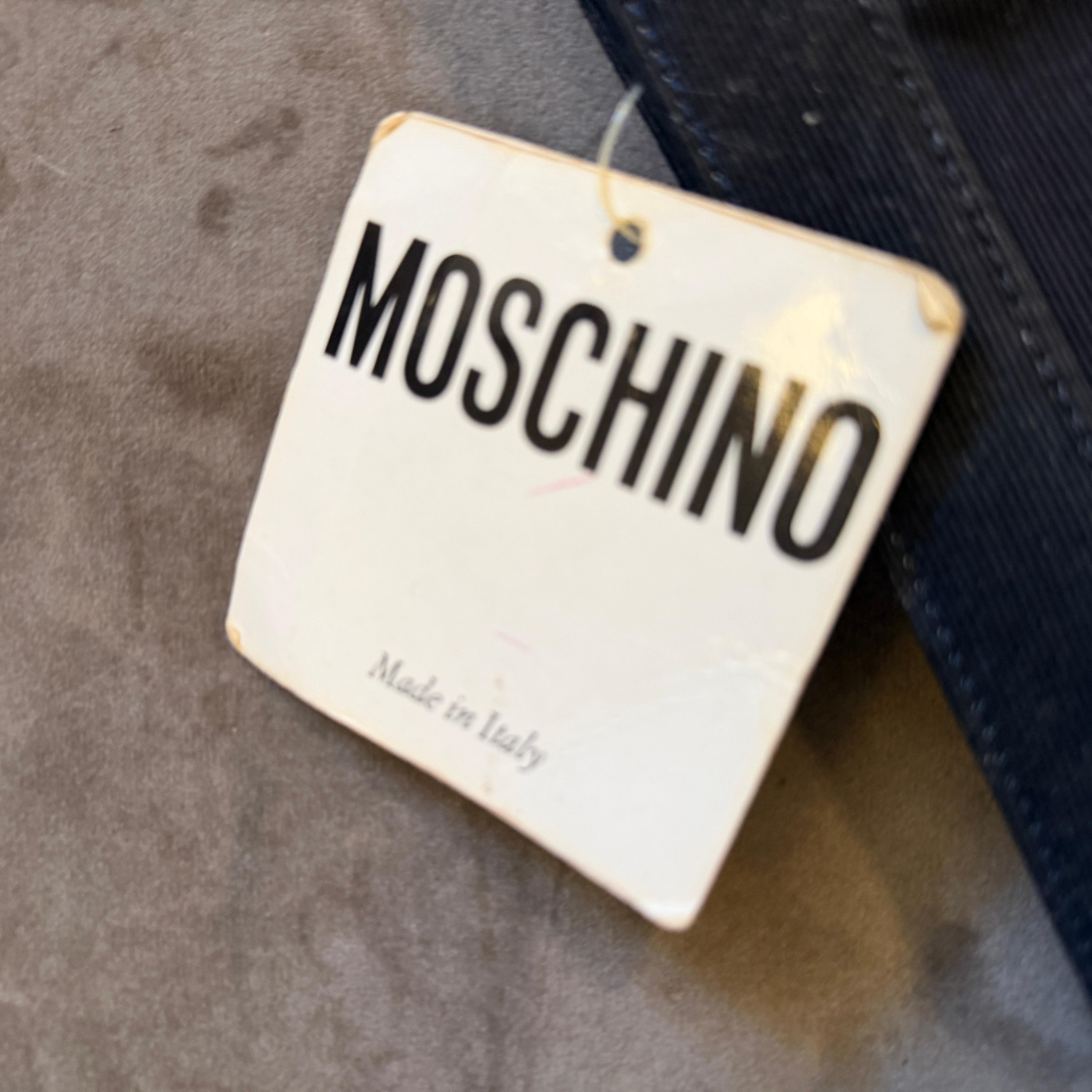 Pochette iconique des années 1980 en tissu noir et breloques en laiton de Franco Moschino Excellent état - En vente à Aci Castello, IT