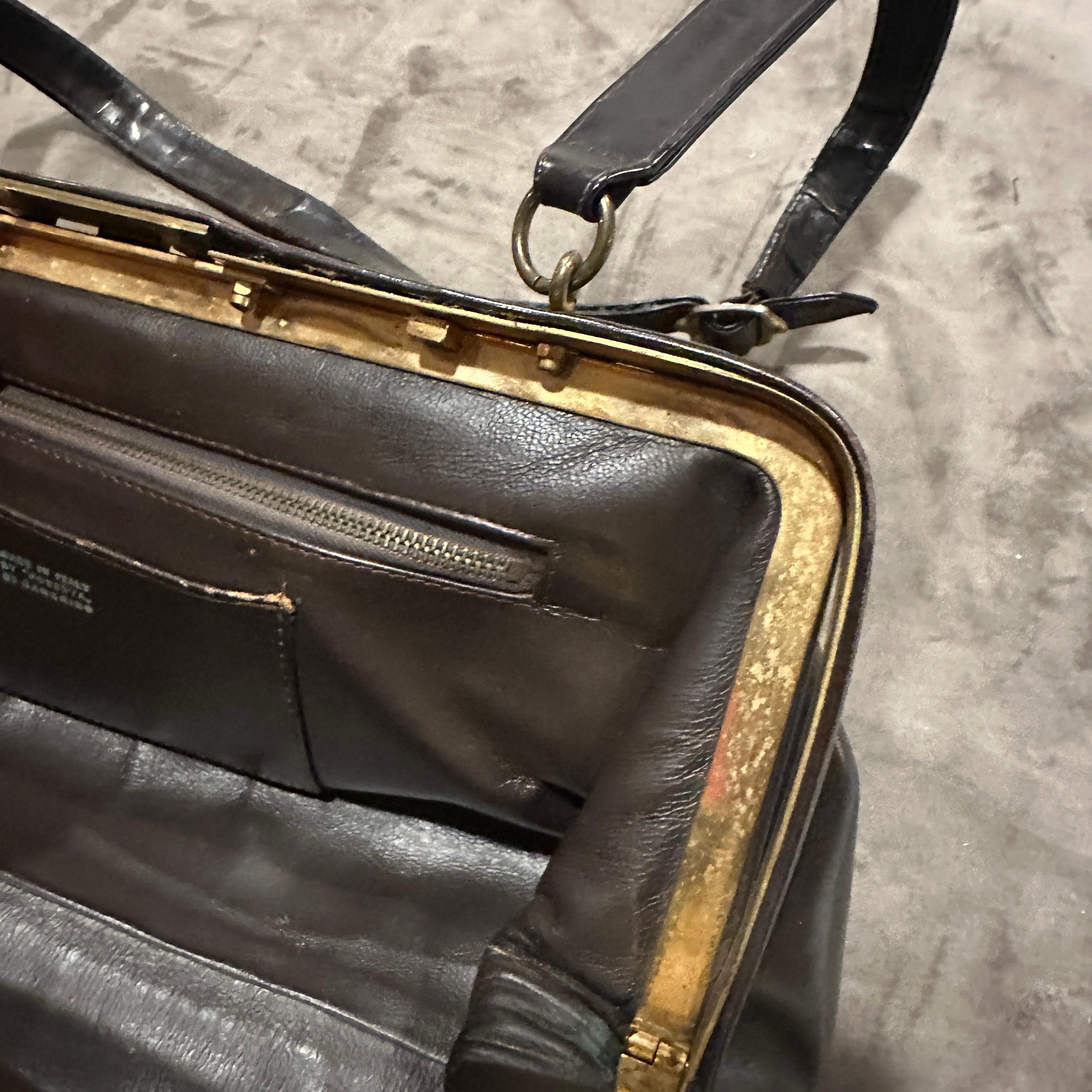Borsa a mano iconica degli anni '80 in pelle marrone e ottone di Roberta Di Camerino in vendita 4
