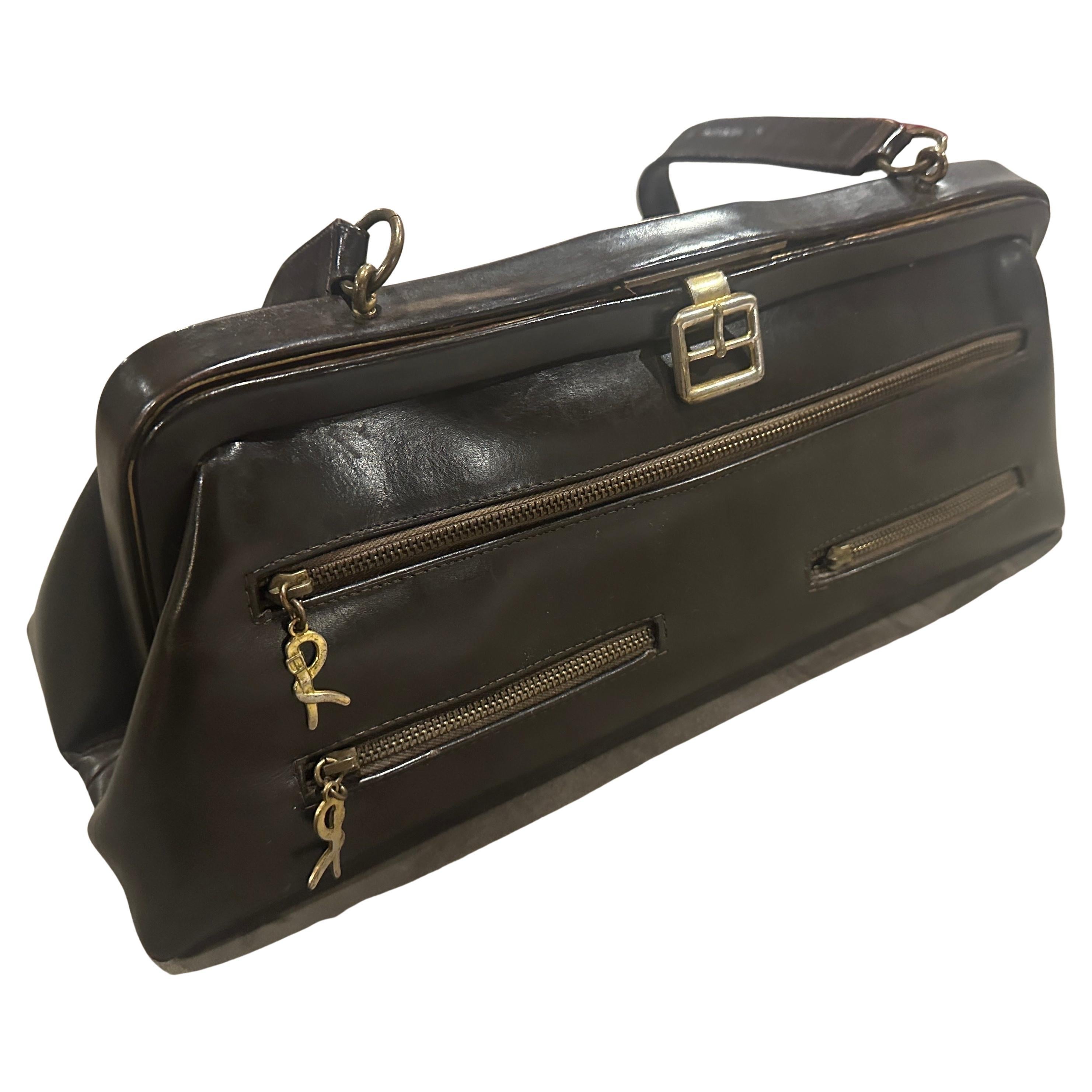 Borsa a mano iconica degli anni 
80 in pelle marrone e ottone di Roberta Di Camerino