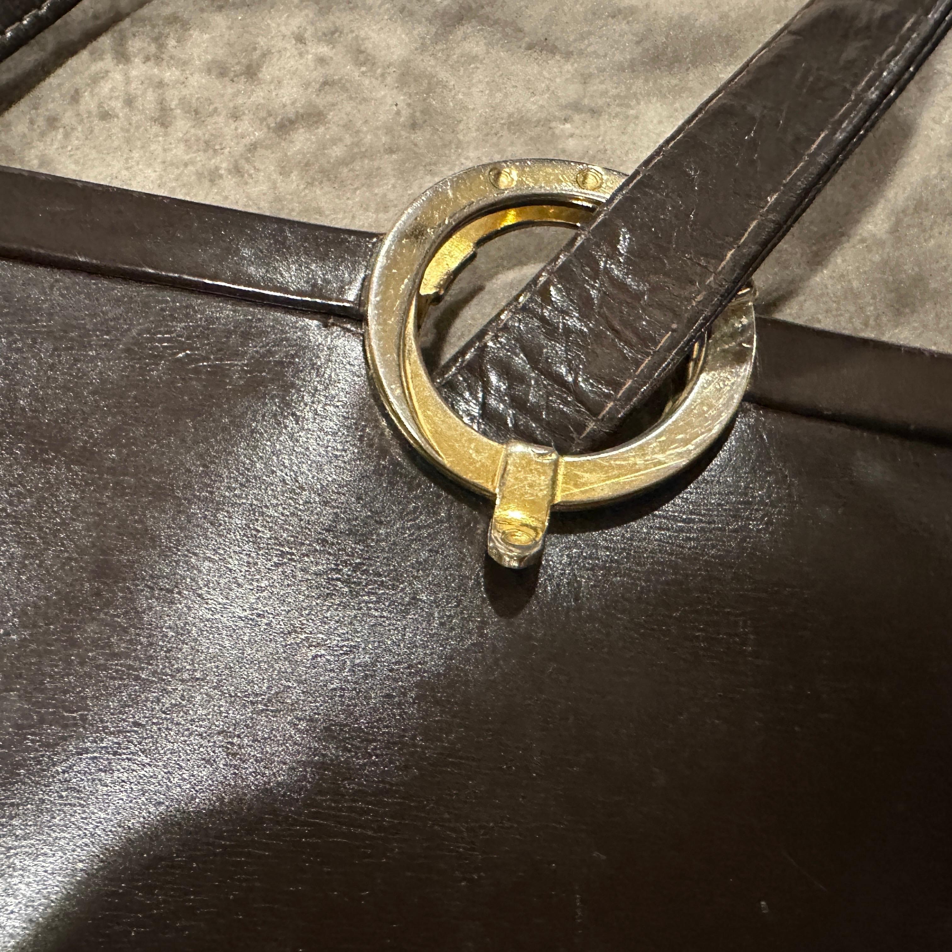 1980s Iconic Brown Leather and Brass Shoulder Bag by Roberta di Camerino en vente 3