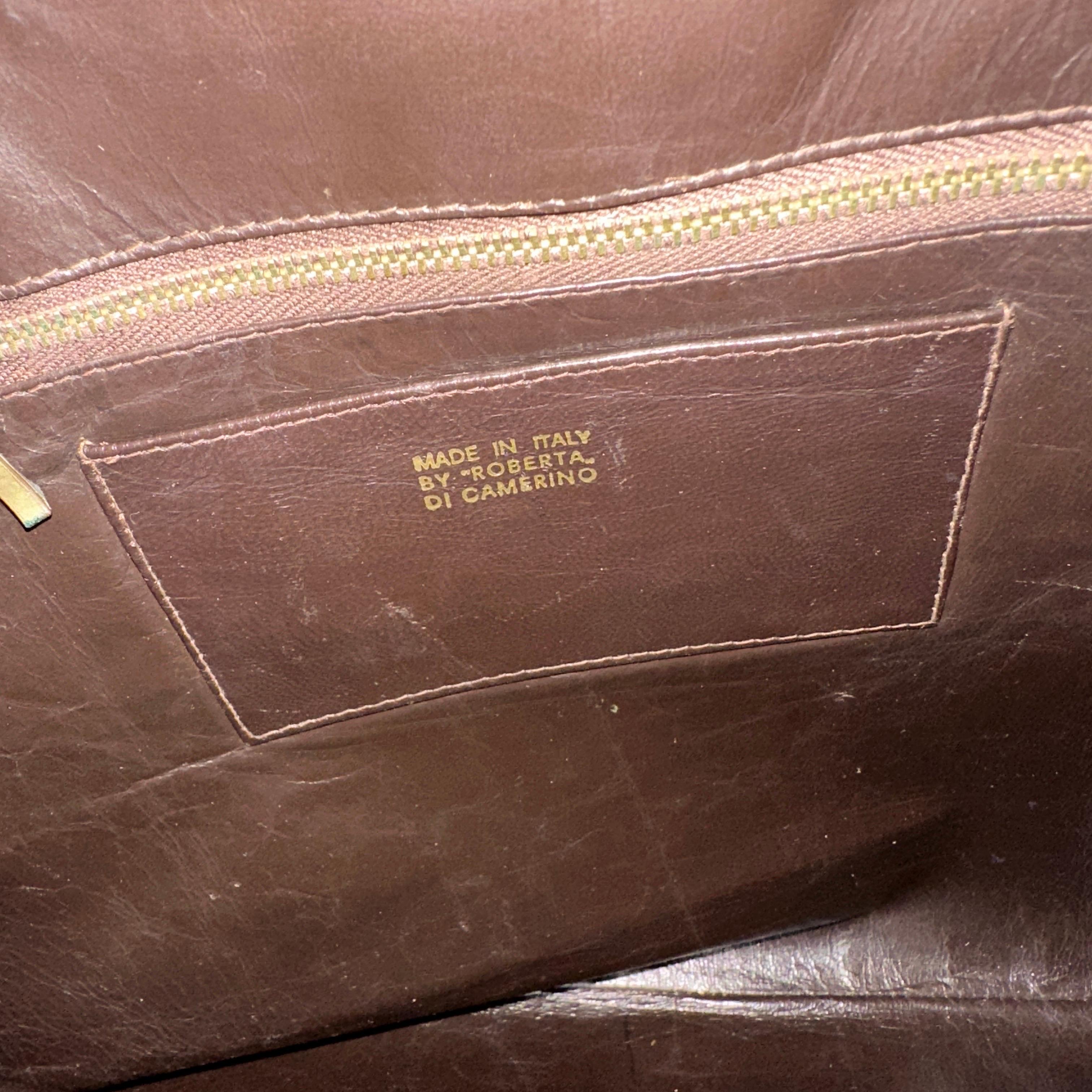 1980s Iconic Brown Leather and Brass Shoulder Bag by Roberta di Camerino en vente 4