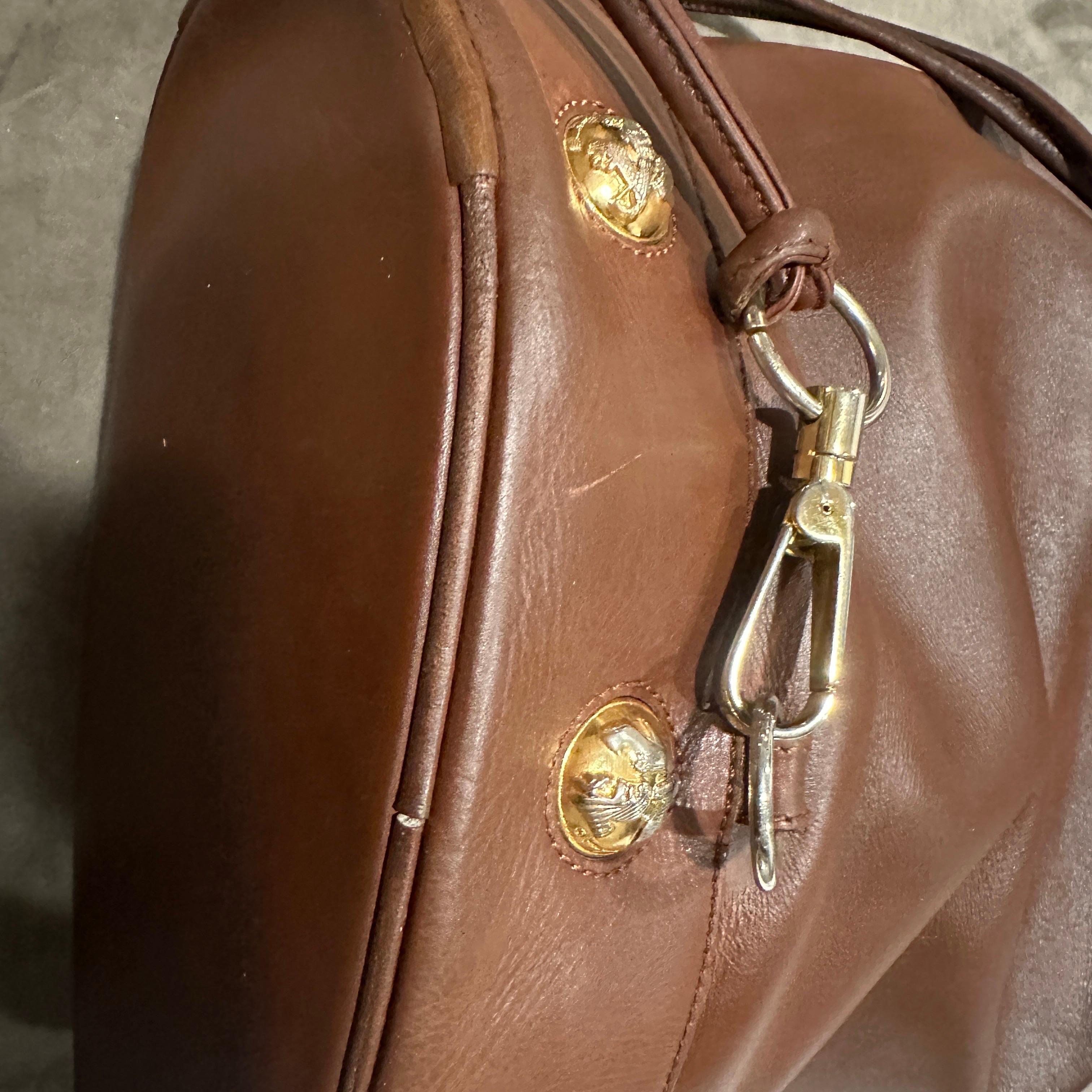 Sac à dos iconique des années 1980 en cuir brun cognac et laiton de Salvatore Ferragamo en vente 5