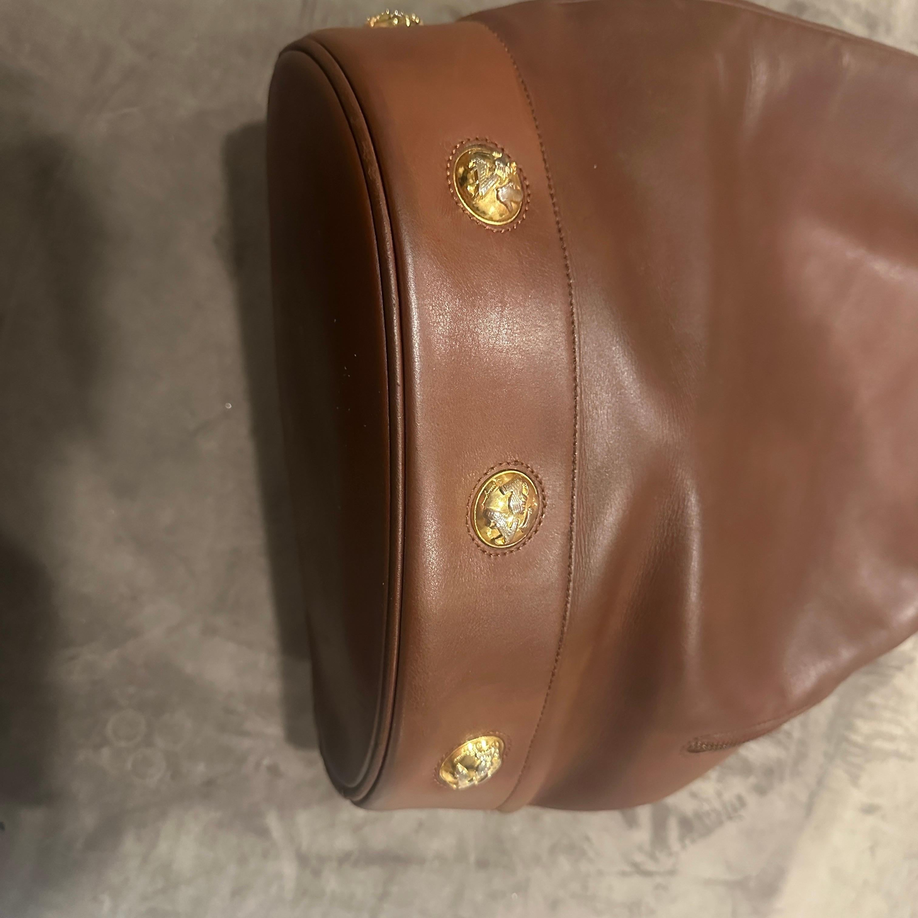 Sac à dos iconique des années 1980 en cuir brun cognac et laiton de Salvatore Ferragamo en vente 6