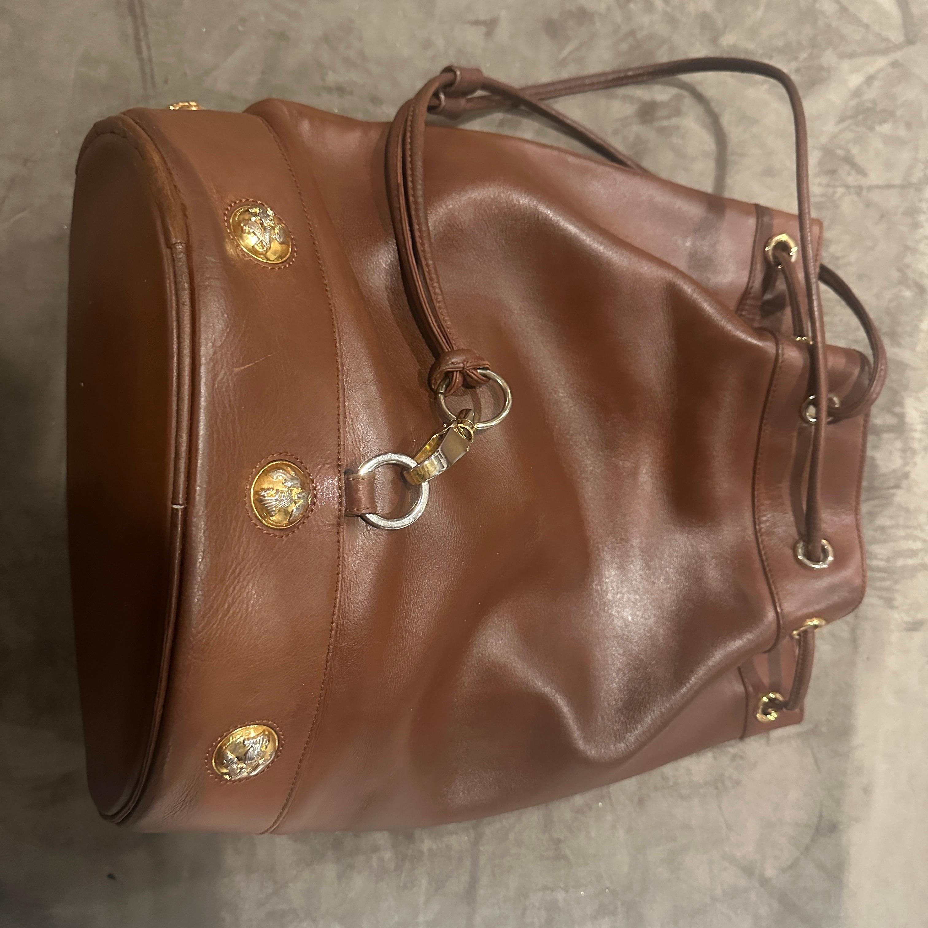Sac à dos iconique des années 1980 en cuir brun cognac et laiton de Salvatore Ferragamo en vente 8