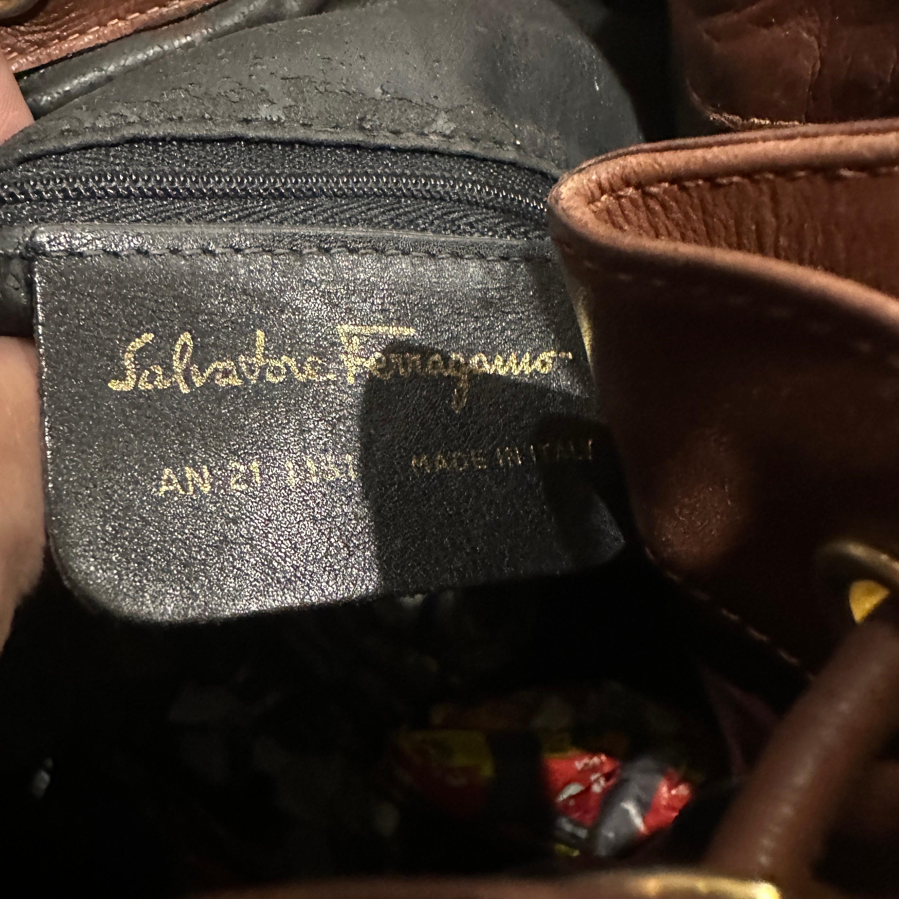 Sac à dos iconique des années 1980 en cuir brun cognac et laiton de Salvatore Ferragamo en vente 2