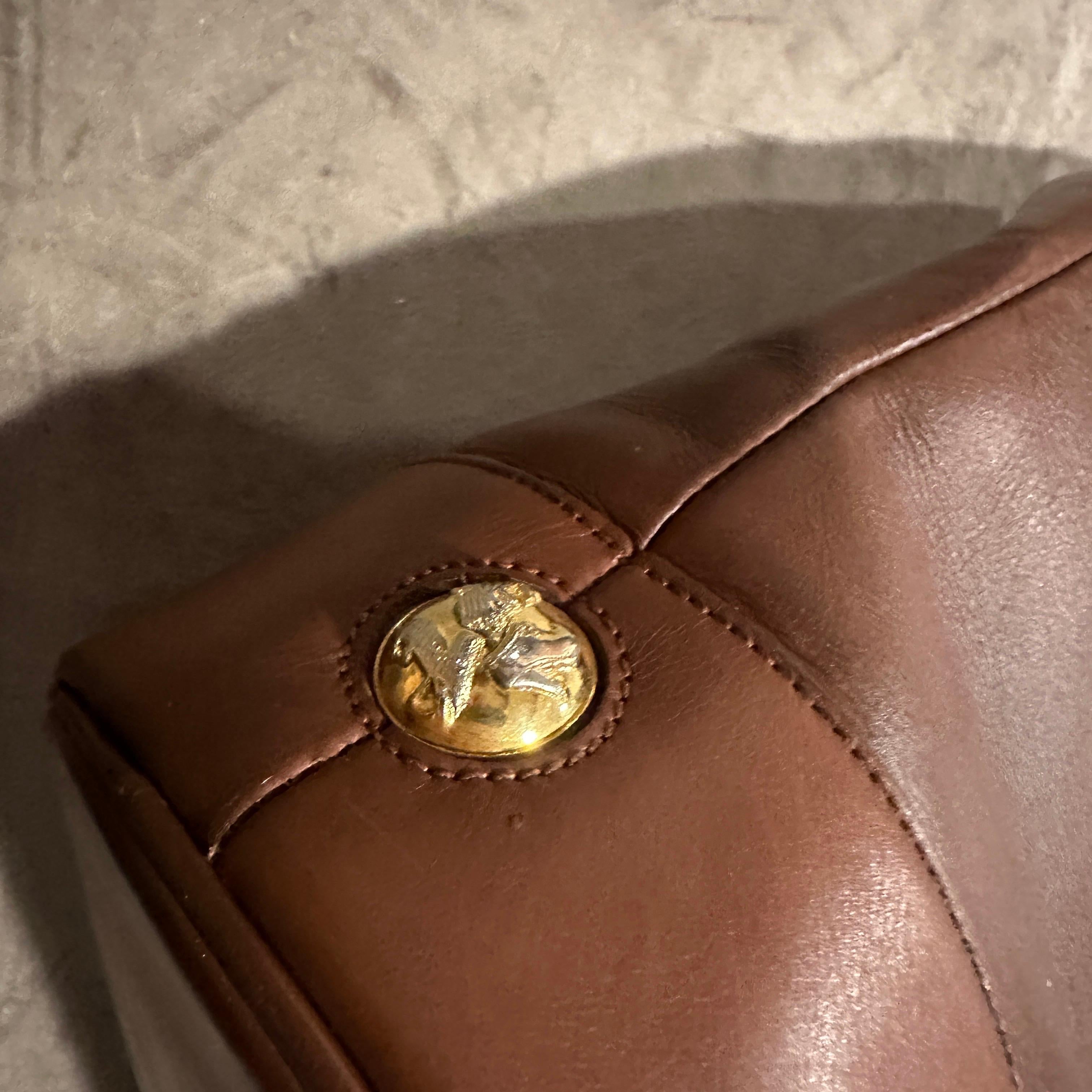 Sac à dos iconique des années 1980 en cuir brun cognac et laiton de Salvatore Ferragamo en vente 3