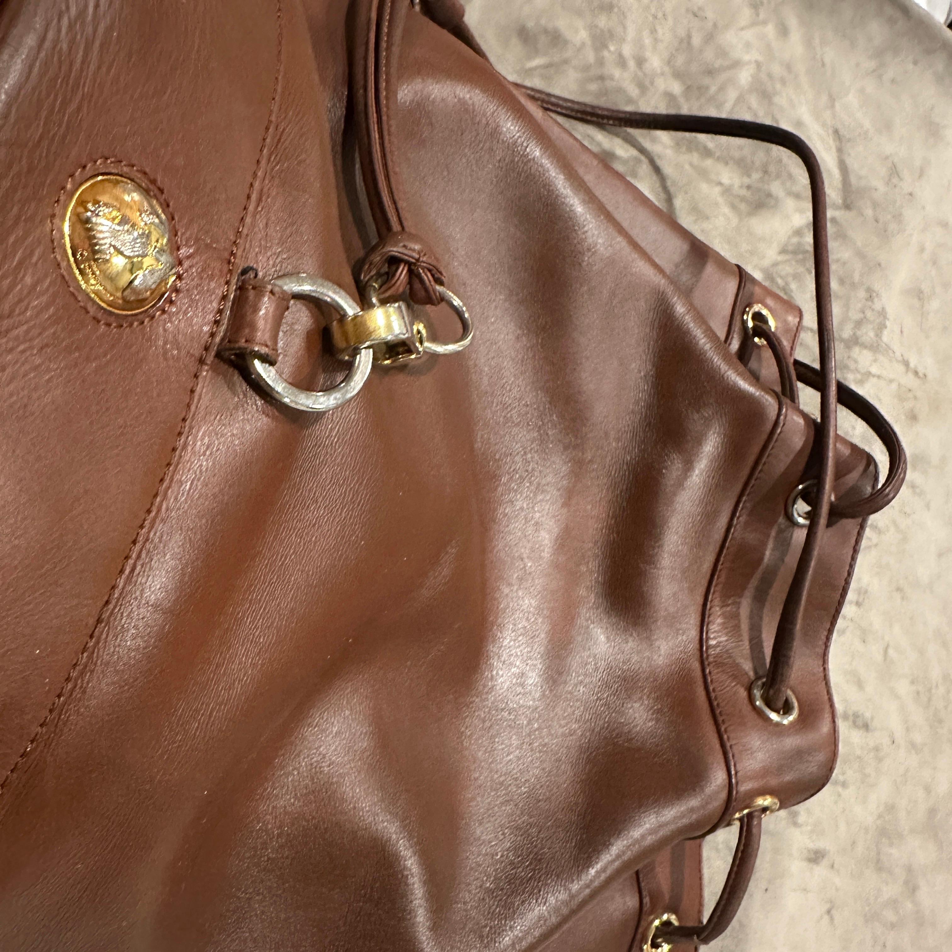 Sac à dos iconique des années 1980 en cuir brun cognac et laiton de Salvatore Ferragamo en vente 4
