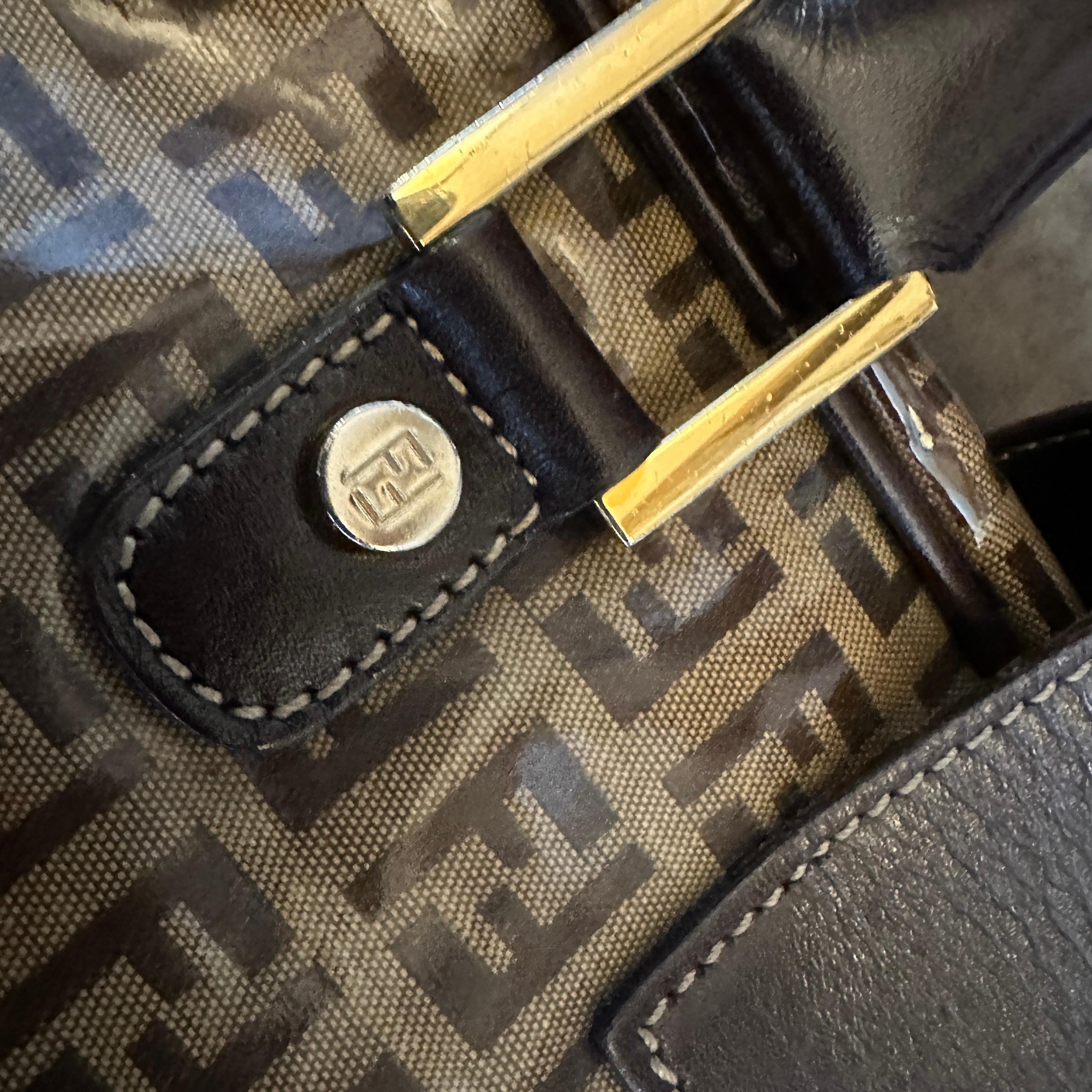 Iconica borsa a manico alto in plastica e pelle con logo continuo degli anni '80 di Fendi in vendita 5